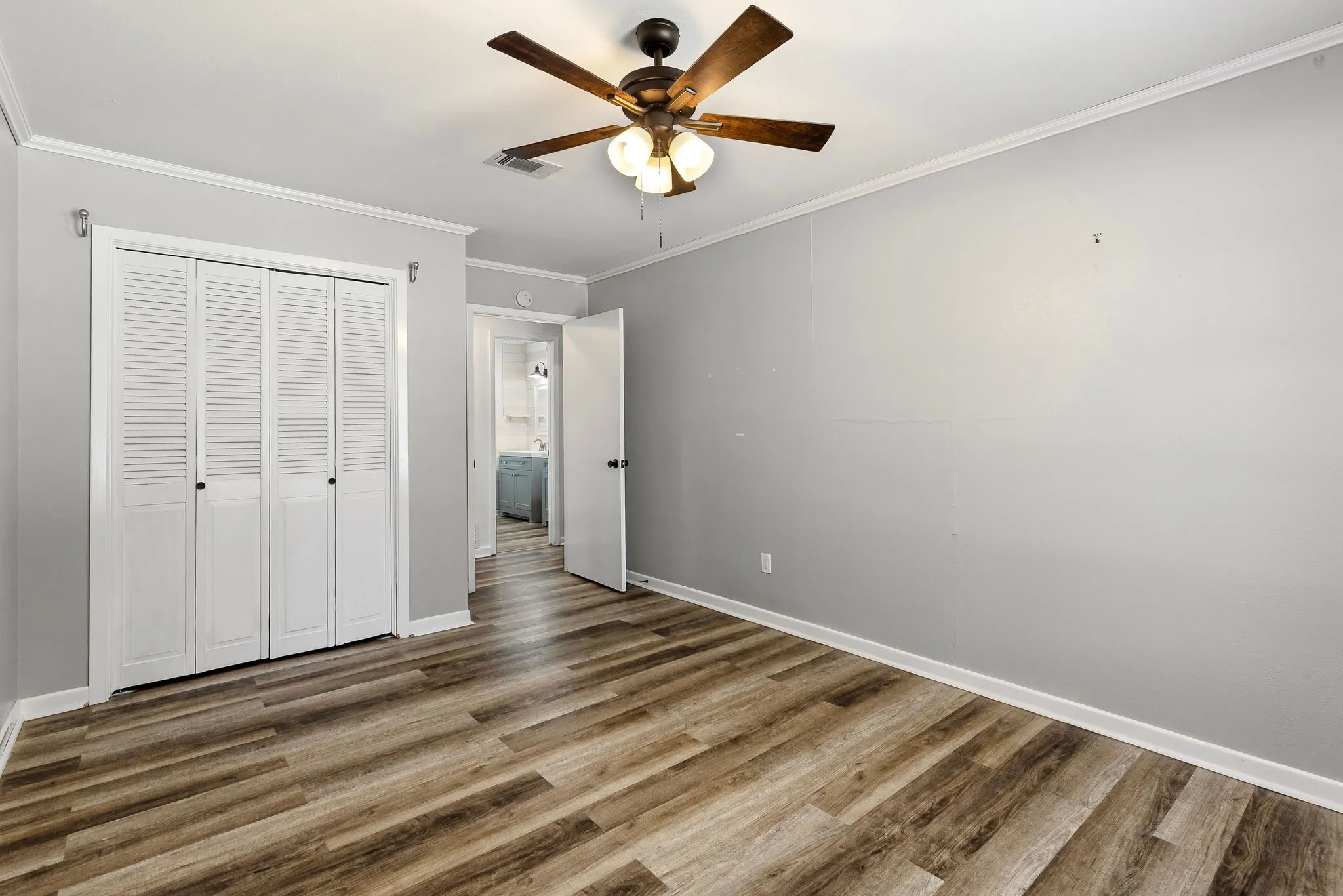 Single Family Residence For Sale in Hunt County , 148 Royal Lane, Commerce, Texas 75428, 3 Bedroom, 2 Bathroom, 2 Garage spaces, 1,875 Sqft, built in 1968, mls#21303608, Real Estate Agent in Commerce, Homes For Sale in Hunt county, Homes For Sale in Commerce, Realtor in Commerce Texas, Real Estate Brokerage Independent Realty Texas, Luminita Cordes Realtor