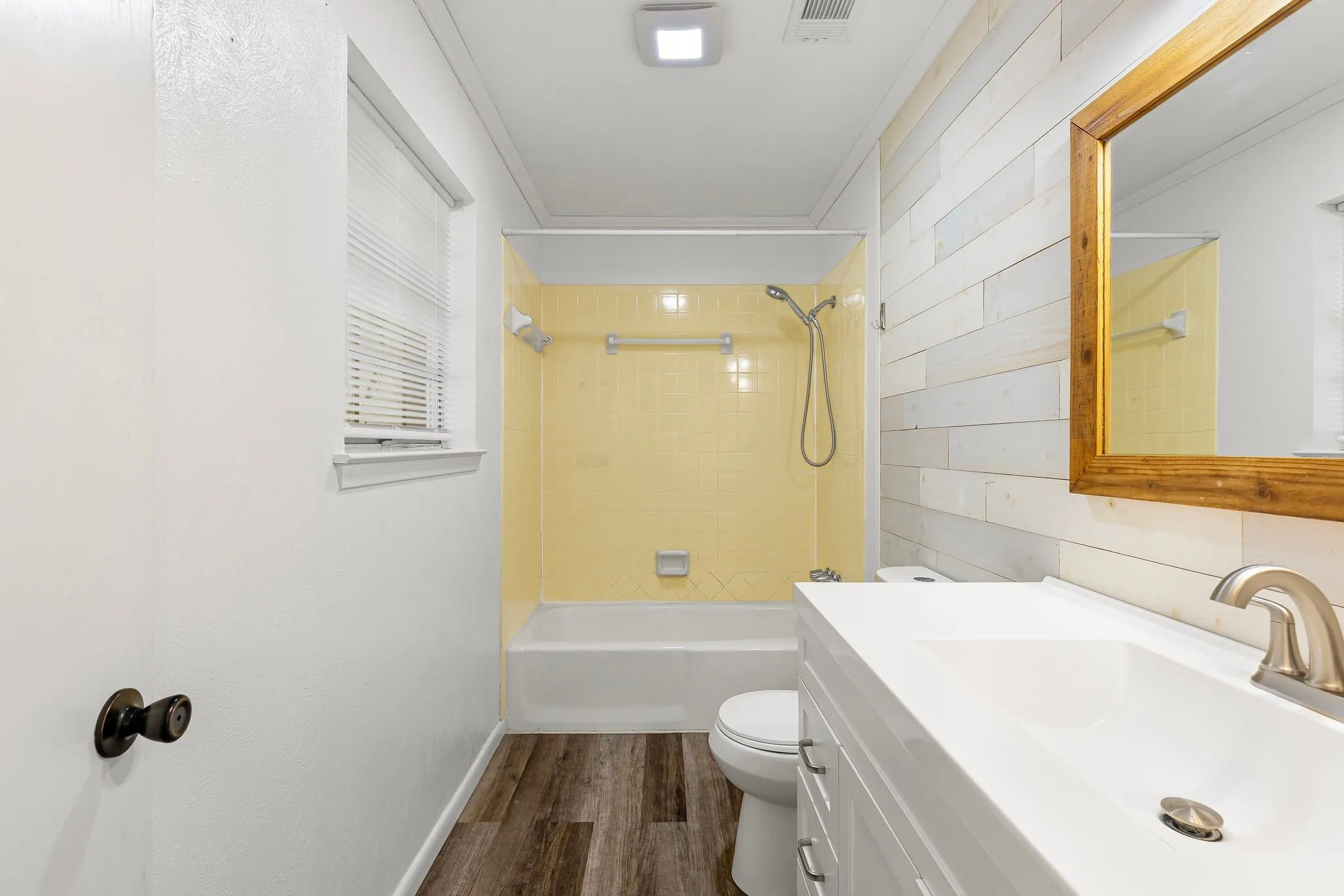 Single Family Residence For Sale in Hunt County , 148 Royal Lane, Commerce, Texas 75428, 3 Bedroom, 2 Bathroom, 2 Garage spaces, 1,875 Sqft, built in 1968, mls#21303608, Real Estate Agent in Commerce, Homes For Sale in Hunt county, Homes For Sale in Commerce, Realtor in Commerce Texas, Real Estate Brokerage Independent Realty Texas, Luminita Cordes Realtor
