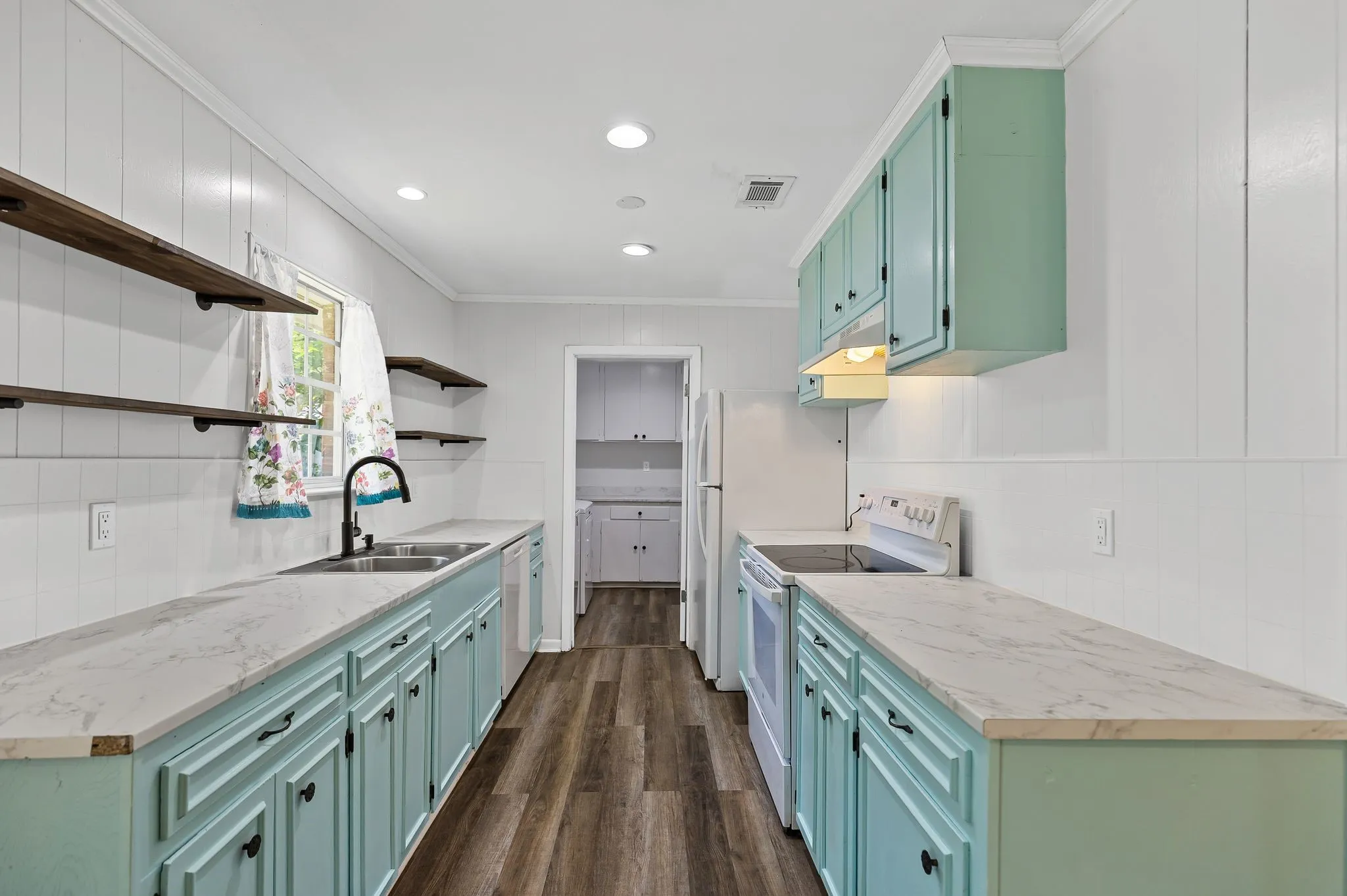Single Family Residence For Sale in Hunt County , 148 Royal Lane, Commerce, Texas 75428, 3 Bedroom, 2 Bathroom, 2 Garage spaces, 1,875 Sqft, built in 1968, mls#21303608, Real Estate Agent in Commerce, Homes For Sale in Hunt county, Homes For Sale in Commerce, Realtor in Commerce Texas, Real Estate Brokerage Independent Realty Texas, Luminita Cordes Realtor