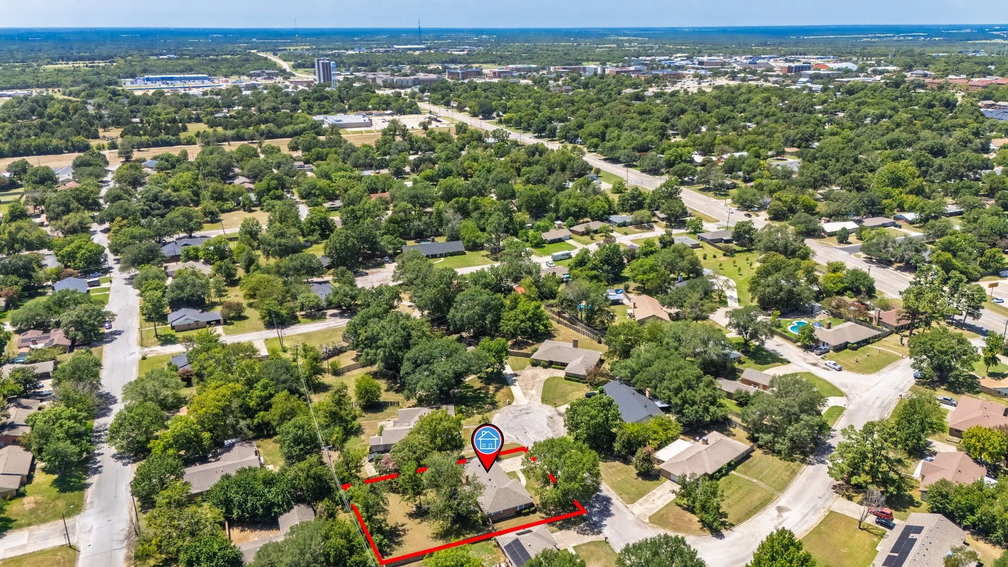 Single Family Residence For Sale in Hunt County , 148 Royal Lane, Commerce, Texas 75428, 3 Bedroom, 2 Bathroom, 2 Garage spaces, 1,875 Sqft, built in 1968, mls#21303608, Real Estate Agent in Commerce, Homes For Sale in Hunt county, Homes For Sale in Commerce, Realtor in Commerce Texas, Real Estate Brokerage Independent Realty Texas, Luminita Cordes Realtor