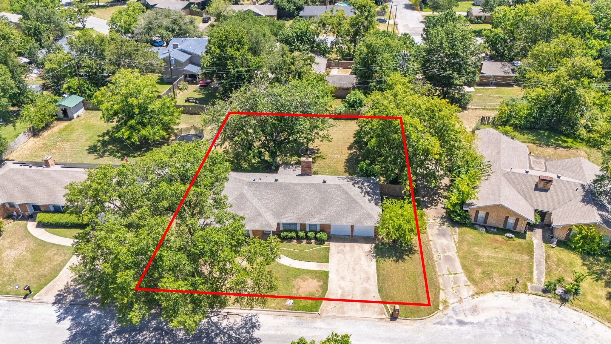 Single Family Residence For Sale in Hunt County , 148 Royal Lane, Commerce, Texas 75428, 3 Bedroom, 2 Bathroom, 2 Garage spaces, 1,875 Sqft, built in 1968, mls#21303608, Real Estate Agent in Commerce, Homes For Sale in Hunt county, Homes For Sale in Commerce, Realtor in Commerce Texas, Real Estate Brokerage Independent Realty Texas, Luminita Cordes Realtor