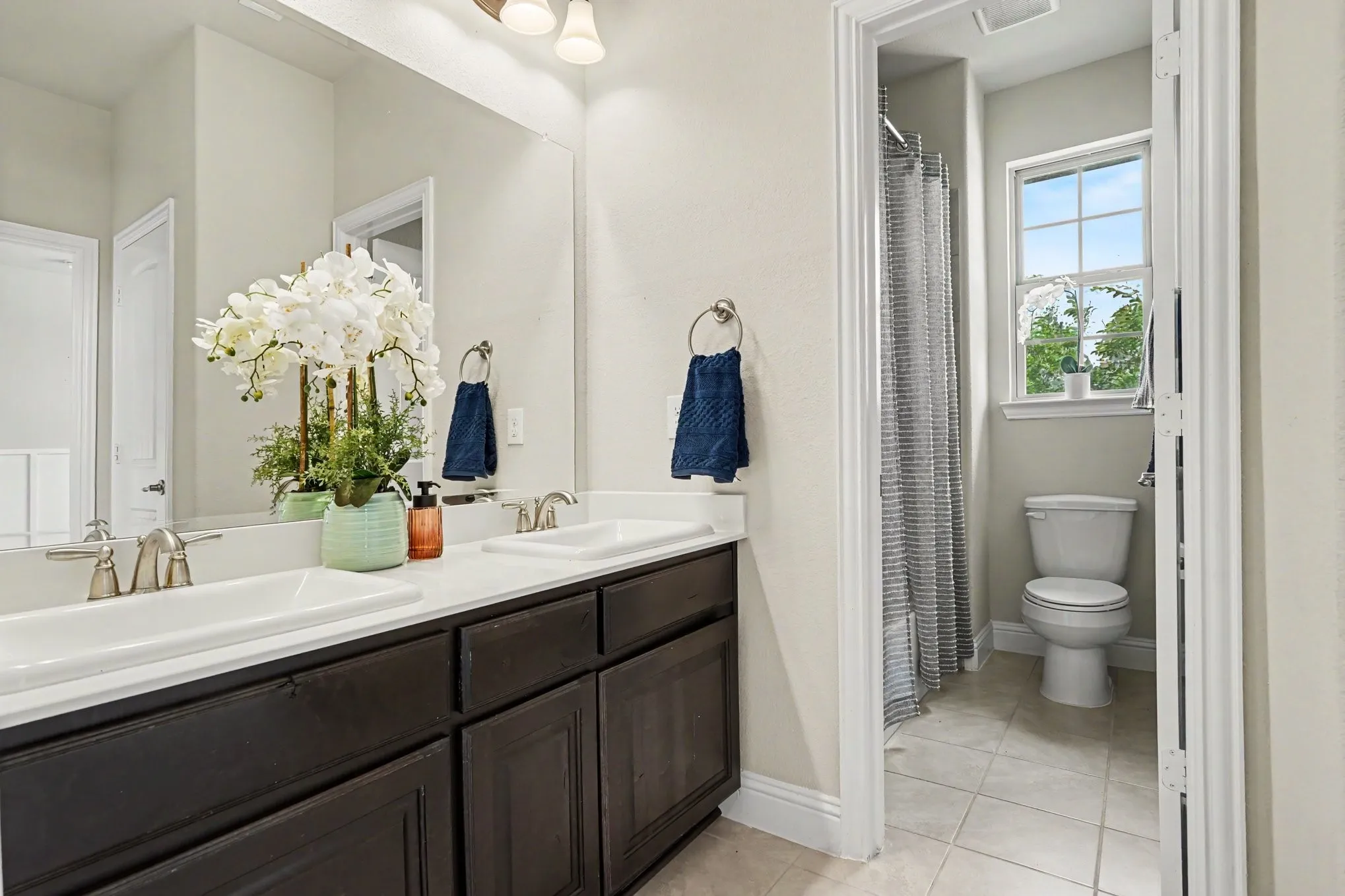 2nd Fl Jack N Jill Bathroom