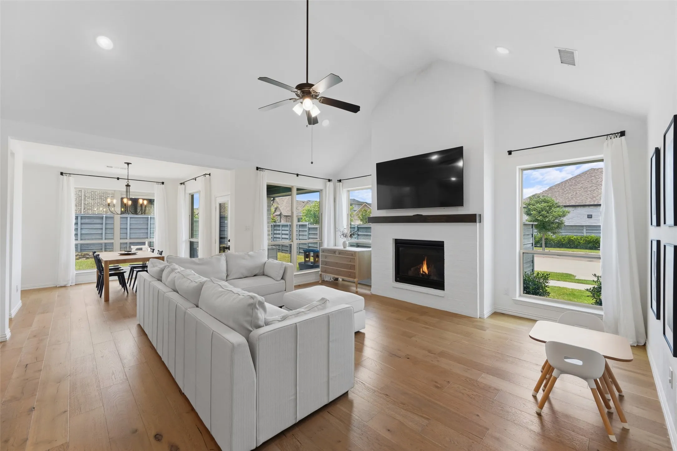 Single Family Residence For Sale in Denton County , 6012 Mapleshade Way, Little Elm, Texas 76227, 4 Bedroom, 3 Bathroom, 2 Garage spaces, 2,401 Sqft, built in 2021, mls#21303617, Real Estate Agent in Little Elm, Homes For Sale in Denton county, Homes For Sale in Little Elm, Realtor in Little Elm Texas, Real Estate Brokerage Independent Realty Texas, Luminita Cordes Realtor