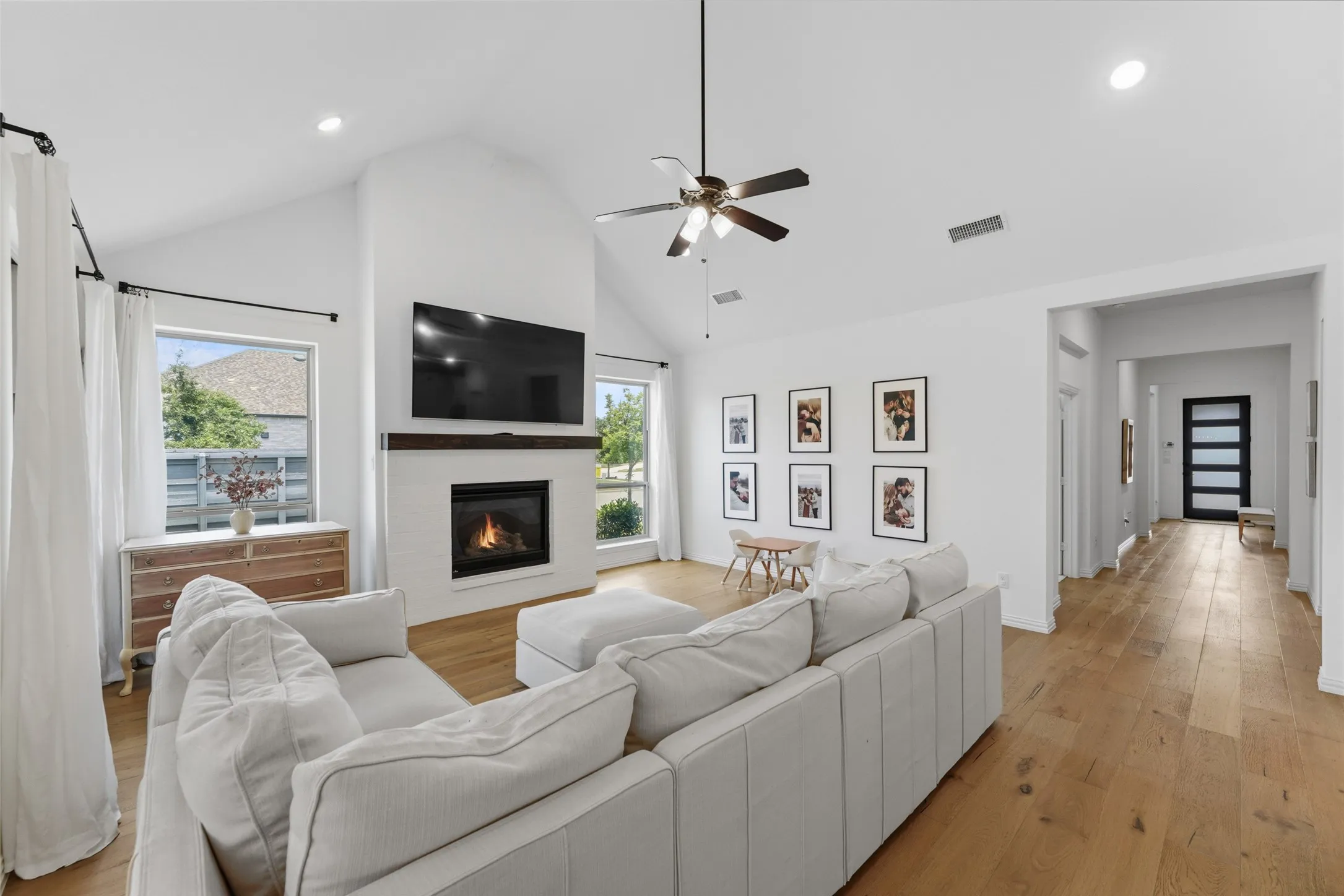 Single Family Residence For Sale in Denton County , 6012 Mapleshade Way, Little Elm, Texas 76227, 4 Bedroom, 3 Bathroom, 2 Garage spaces, 2,401 Sqft, built in 2021, mls#21303617, Real Estate Agent in Little Elm, Homes For Sale in Denton county, Homes For Sale in Little Elm, Realtor in Little Elm Texas, Real Estate Brokerage Independent Realty Texas, Luminita Cordes Realtor