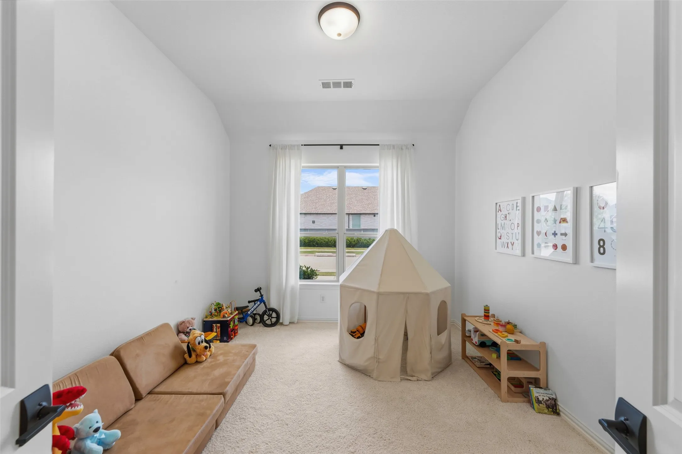 Single Family Residence For Sale in Denton County , 6012 Mapleshade Way, Little Elm, Texas 76227, 4 Bedroom, 3 Bathroom, 2 Garage spaces, 2,401 Sqft, built in 2021, mls#21303617, Real Estate Agent in Little Elm, Homes For Sale in Denton county, Homes For Sale in Little Elm, Realtor in Little Elm Texas, Real Estate Brokerage Independent Realty Texas, Luminita Cordes Realtor