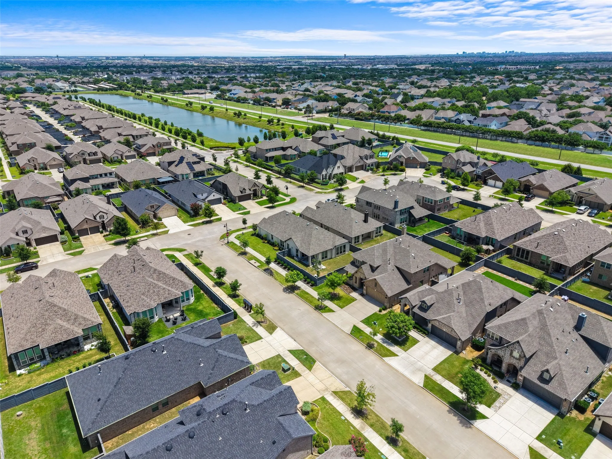 Single Family Residence For Sale in Denton County , 6012 Mapleshade Way, Little Elm, Texas 76227, 4 Bedroom, 3 Bathroom, 2 Garage spaces, 2,401 Sqft, built in 2021, mls#21303617, Real Estate Agent in Little Elm, Homes For Sale in Denton county, Homes For Sale in Little Elm, Realtor in Little Elm Texas, Real Estate Brokerage Independent Realty Texas, Luminita Cordes Realtor