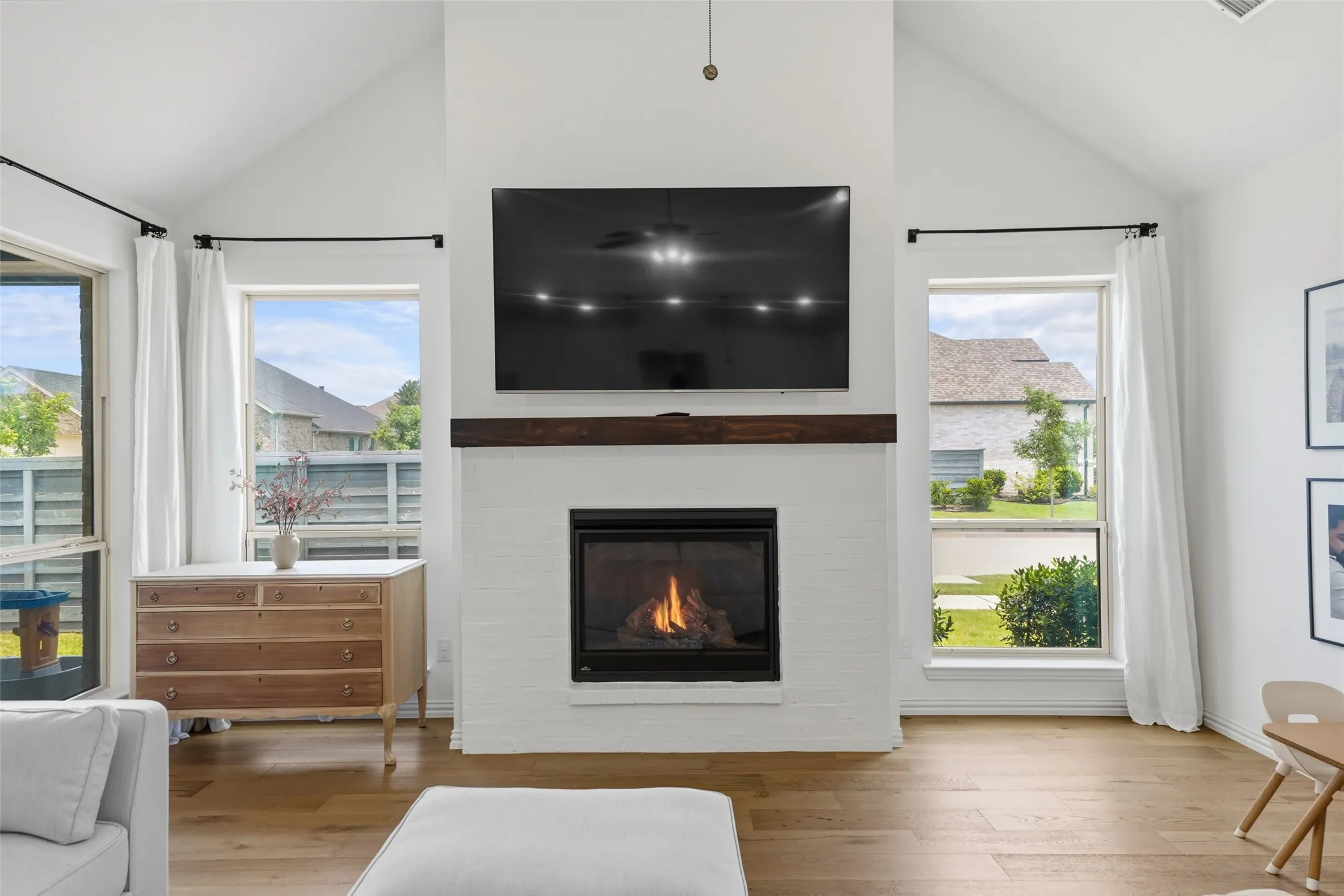 Single Family Residence For Sale in Denton County , 6012 Mapleshade Way, Little Elm, Texas 76227, 4 Bedroom, 3 Bathroom, 2 Garage spaces, 2,401 Sqft, built in 2021, mls#21303617, Real Estate Agent in Little Elm, Homes For Sale in Denton county, Homes For Sale in Little Elm, Realtor in Little Elm Texas, Real Estate Brokerage Independent Realty Texas, Luminita Cordes Realtor