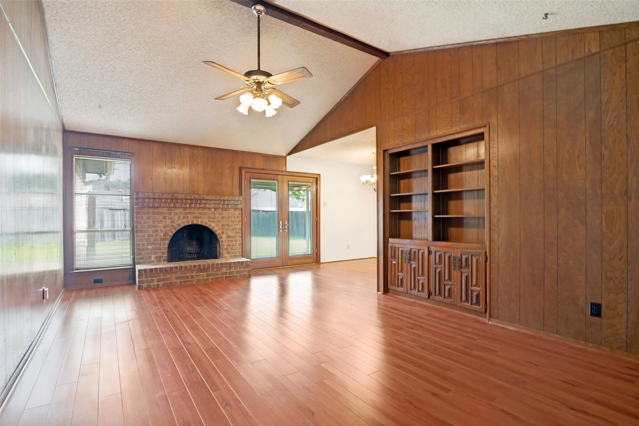 Single Family Residence For Sale in Dallas County , 527 Dinalynn Street, Mesquite, Texas 75149, 4 Bedroom, 2 Bathroom, 2 Garage spaces, 1,652 Sqft, built in 1976, mls#21297783, Real Estate Agent in Mesquite, Homes For Sale in Dallas county, Homes For Sale in Mesquite, Realtor in Mesquite Texas, Real Estate Brokerage Independent Realty Texas, Luminita Cordes Realtor