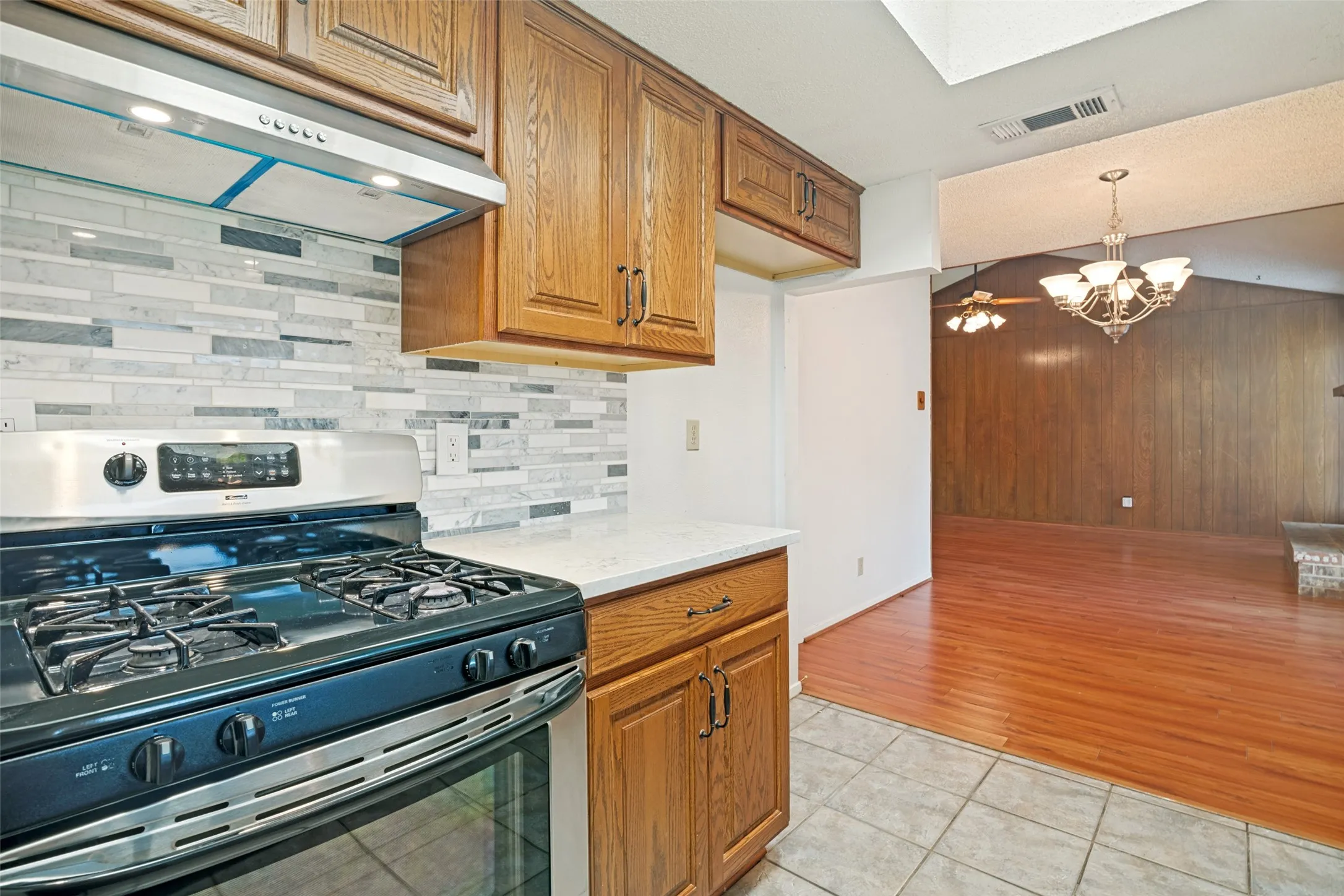 Single Family Residence For Sale in Dallas County , 527 Dinalynn Street, Mesquite, Texas 75149, 4 Bedroom, 2 Bathroom, 2 Garage spaces, 1,652 Sqft, built in 1976, mls#21297783, Real Estate Agent in Mesquite, Homes For Sale in Dallas county, Homes For Sale in Mesquite, Realtor in Mesquite Texas, Real Estate Brokerage Independent Realty Texas, Luminita Cordes Realtor
