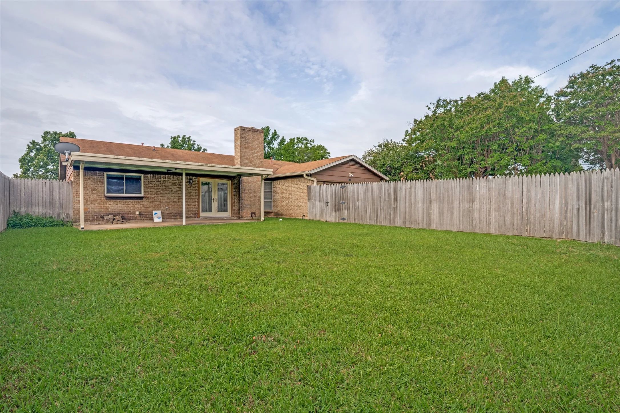 Single Family Residence For Sale in Dallas County , 527 Dinalynn Street, Mesquite, Texas 75149, 4 Bedroom, 2 Bathroom, 2 Garage spaces, 1,652 Sqft, built in 1976, mls#21297783, Real Estate Agent in Mesquite, Homes For Sale in Dallas county, Homes For Sale in Mesquite, Realtor in Mesquite Texas, Real Estate Brokerage Independent Realty Texas, Luminita Cordes Realtor