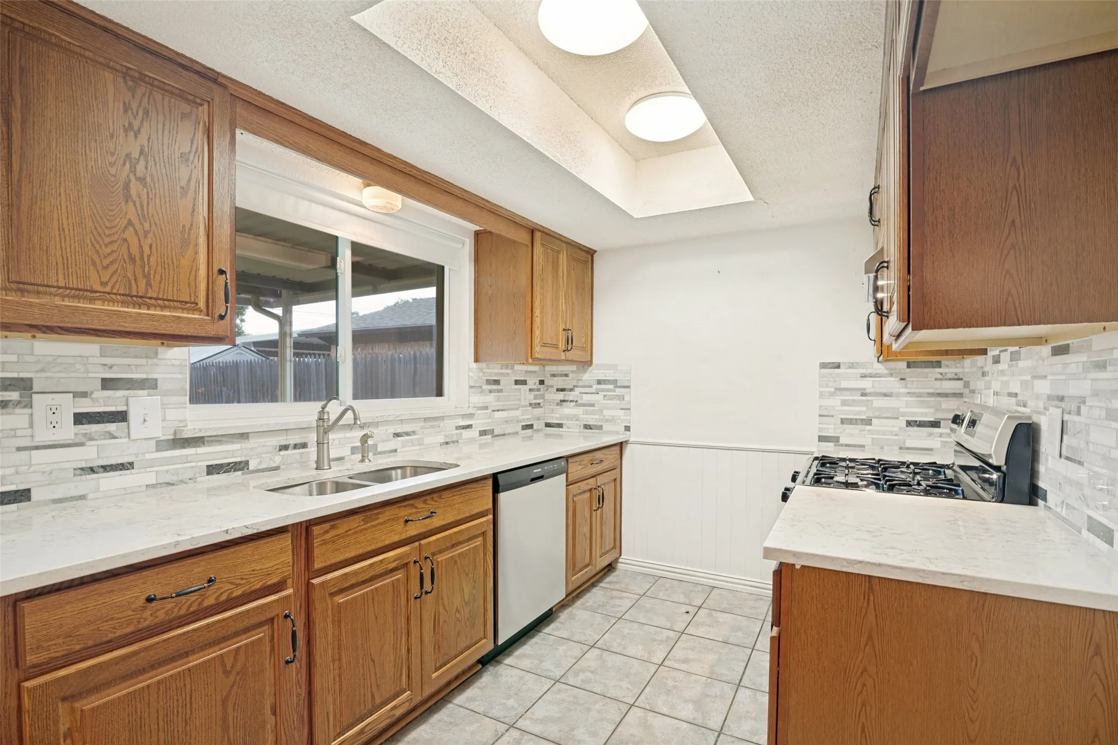 Single Family Residence For Sale in Dallas County , 527 Dinalynn Street, Mesquite, Texas 75149, 4 Bedroom, 2 Bathroom, 2 Garage spaces, 1,652 Sqft, built in 1976, mls#21297783, Real Estate Agent in Mesquite, Homes For Sale in Dallas county, Homes For Sale in Mesquite, Realtor in Mesquite Texas, Real Estate Brokerage Independent Realty Texas, Luminita Cordes Realtor
