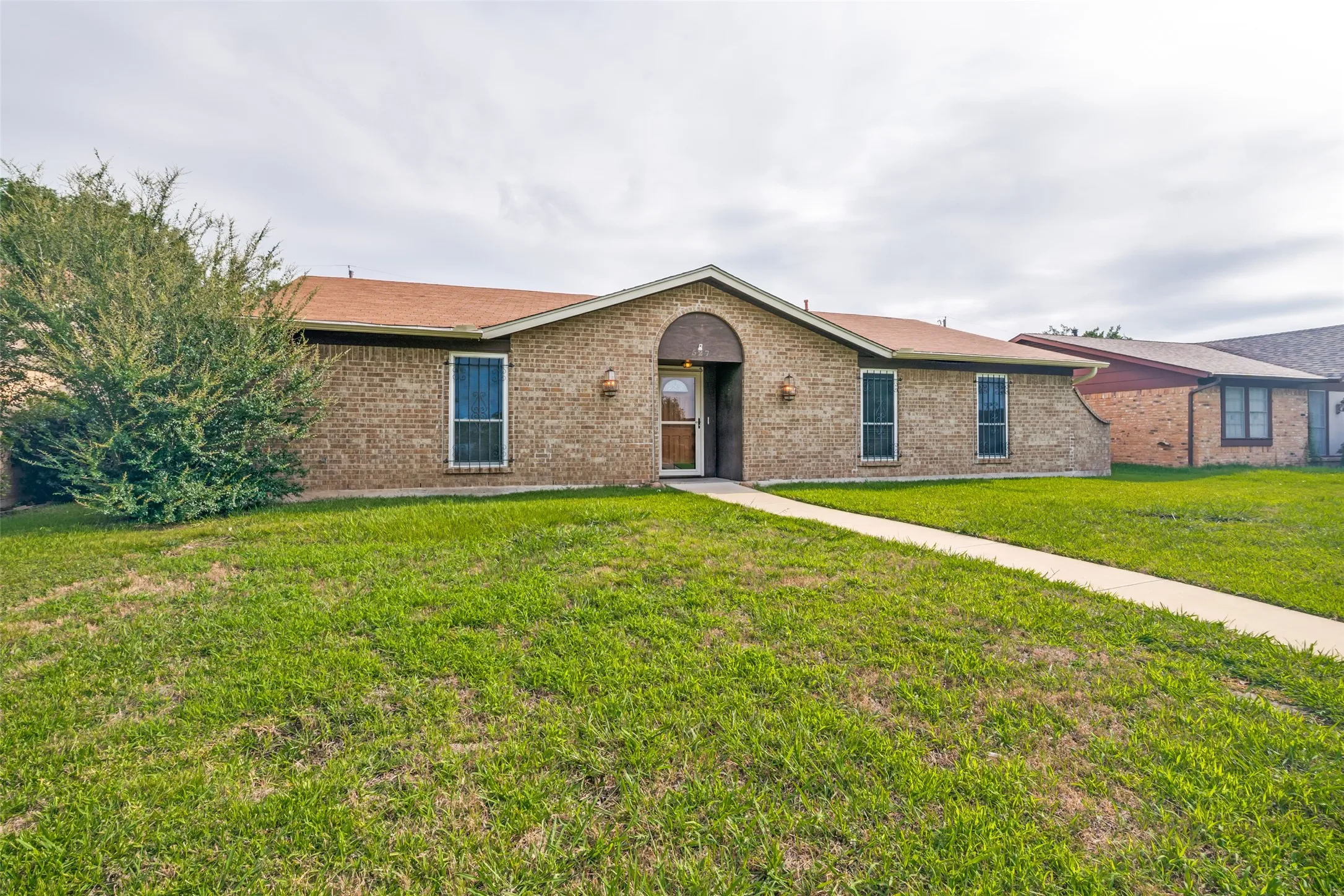 Single Family Residence For Sale in Dallas County , 527 Dinalynn Street, Mesquite, Texas 75149, 4 Bedroom, 2 Bathroom, 2 Garage spaces, 1,652 Sqft, built in 1976, mls#21297783, Real Estate Agent in Mesquite, Homes For Sale in Dallas county, Homes For Sale in Mesquite, Realtor in Mesquite Texas, Real Estate Brokerage Independent Realty Texas, Luminita Cordes Realtor