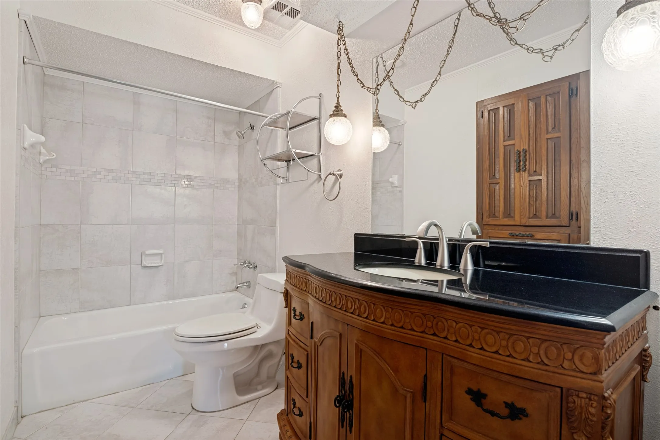 Single Family Residence For Sale in Dallas County , 527 Dinalynn Street, Mesquite, Texas 75149, 4 Bedroom, 2 Bathroom, 2 Garage spaces, 1,652 Sqft, built in 1976, mls#21297783, Real Estate Agent in Mesquite, Homes For Sale in Dallas county, Homes For Sale in Mesquite, Realtor in Mesquite Texas, Real Estate Brokerage Independent Realty Texas, Luminita Cordes Realtor
