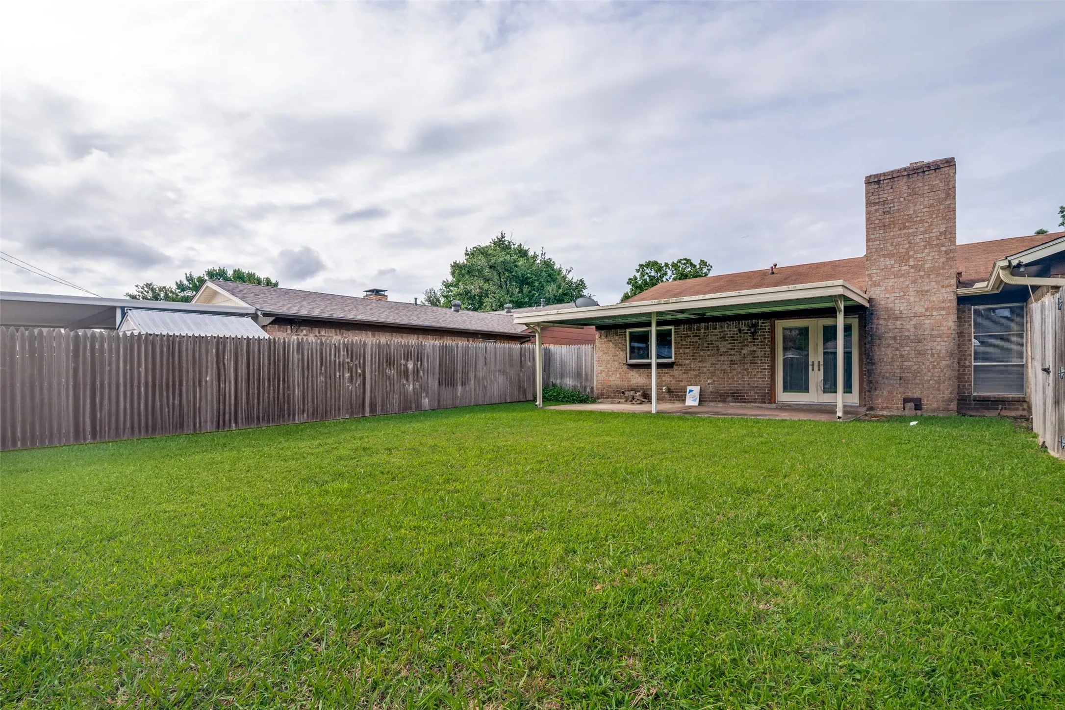Single Family Residence For Sale in Dallas County , 527 Dinalynn Street, Mesquite, Texas 75149, 4 Bedroom, 2 Bathroom, 2 Garage spaces, 1,652 Sqft, built in 1976, mls#21297783, Real Estate Agent in Mesquite, Homes For Sale in Dallas county, Homes For Sale in Mesquite, Realtor in Mesquite Texas, Real Estate Brokerage Independent Realty Texas, Luminita Cordes Realtor