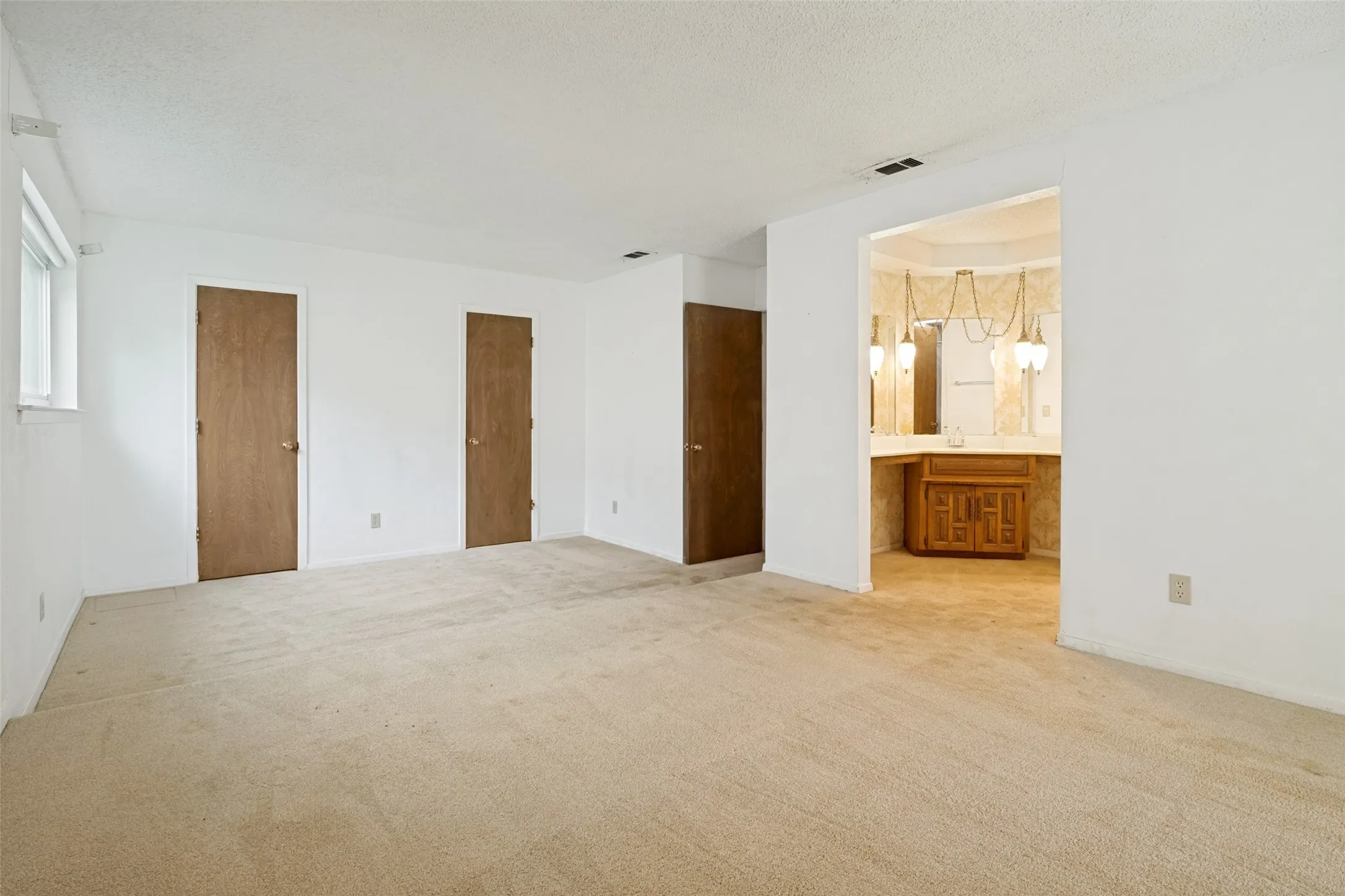 Single Family Residence For Sale in Dallas County , 527 Dinalynn Street, Mesquite, Texas 75149, 4 Bedroom, 2 Bathroom, 2 Garage spaces, 1,652 Sqft, built in 1976, mls#21297783, Real Estate Agent in Mesquite, Homes For Sale in Dallas county, Homes For Sale in Mesquite, Realtor in Mesquite Texas, Real Estate Brokerage Independent Realty Texas, Luminita Cordes Realtor
