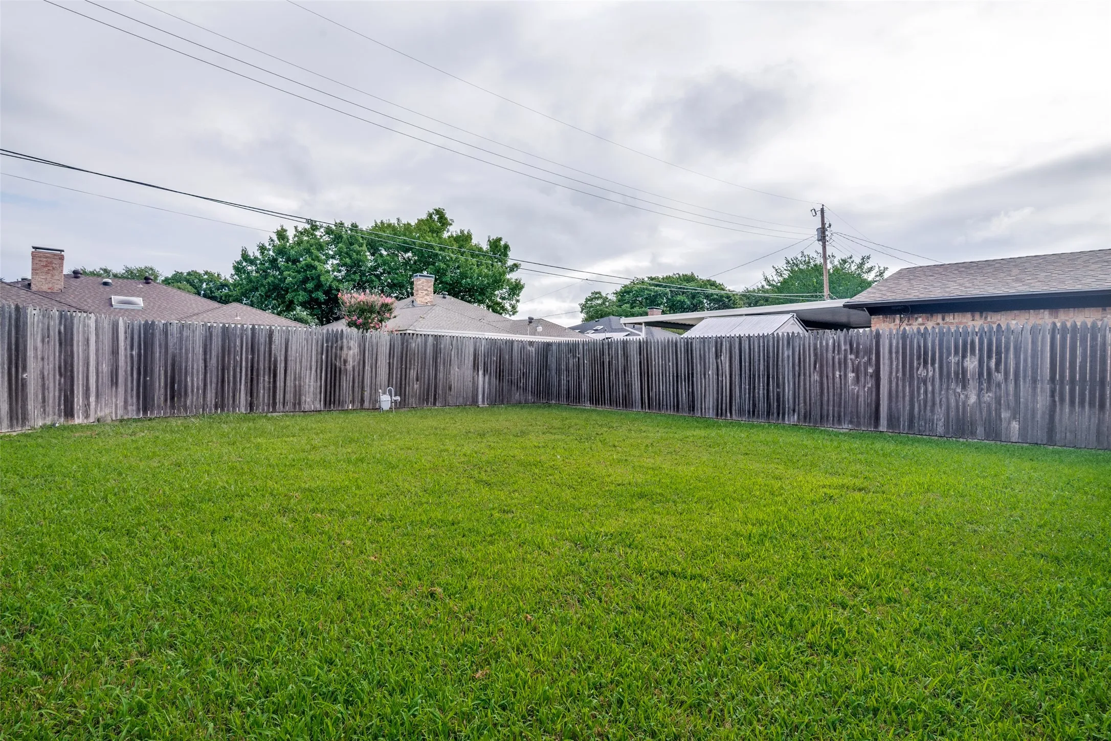 Single Family Residence For Sale in Dallas County , 527 Dinalynn Street, Mesquite, Texas 75149, 4 Bedroom, 2 Bathroom, 2 Garage spaces, 1,652 Sqft, built in 1976, mls#21297783, Real Estate Agent in Mesquite, Homes For Sale in Dallas county, Homes For Sale in Mesquite, Realtor in Mesquite Texas, Real Estate Brokerage Independent Realty Texas, Luminita Cordes Realtor