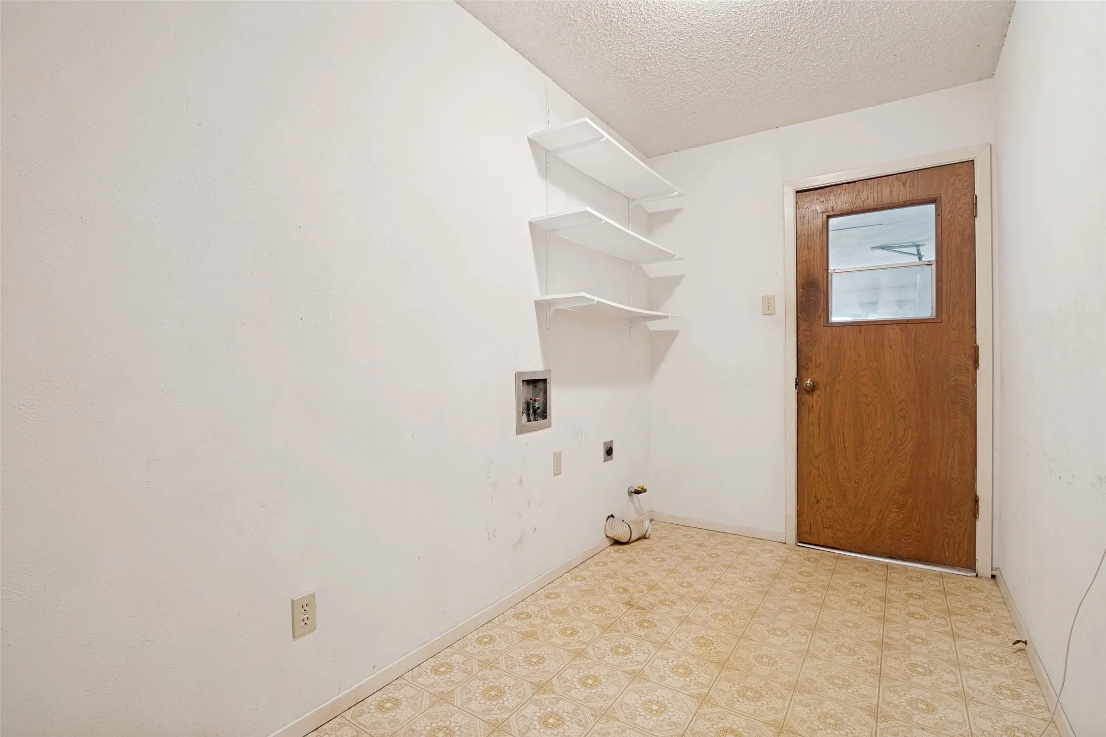 Single Family Residence For Sale in Dallas County , 527 Dinalynn Street, Mesquite, Texas 75149, 4 Bedroom, 2 Bathroom, 2 Garage spaces, 1,652 Sqft, built in 1976, mls#21297783, Real Estate Agent in Mesquite, Homes For Sale in Dallas county, Homes For Sale in Mesquite, Realtor in Mesquite Texas, Real Estate Brokerage Independent Realty Texas, Luminita Cordes Realtor