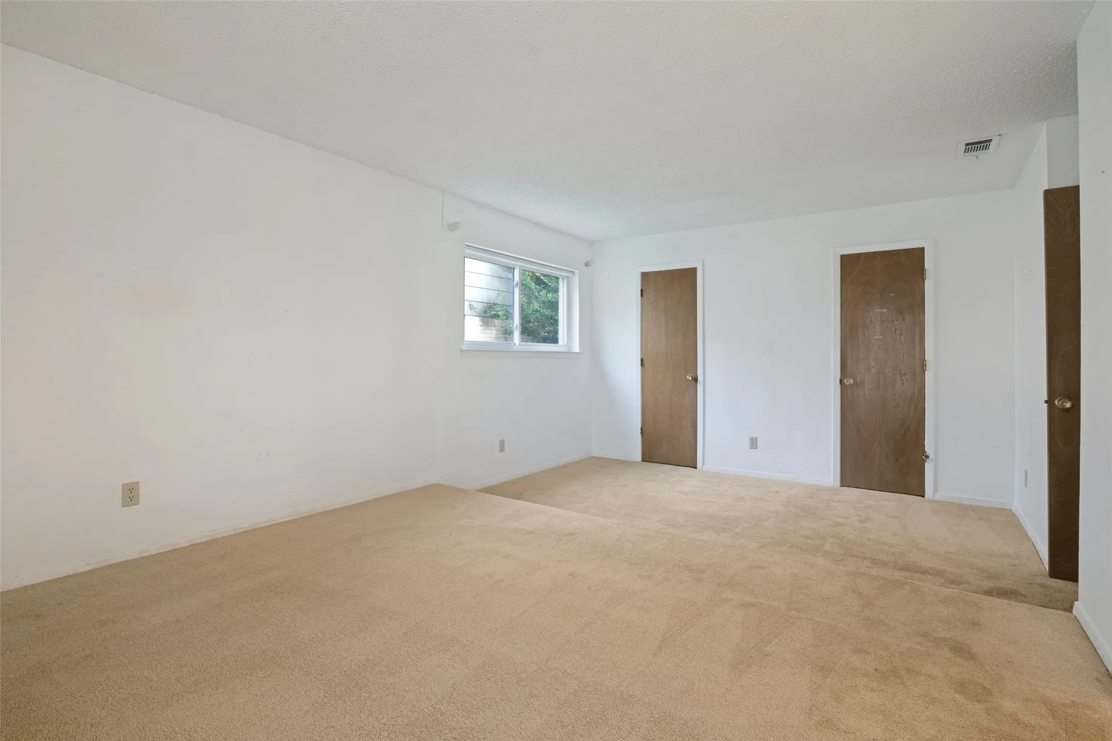 Single Family Residence For Sale in Dallas County , 527 Dinalynn Street, Mesquite, Texas 75149, 4 Bedroom, 2 Bathroom, 2 Garage spaces, 1,652 Sqft, built in 1976, mls#21297783, Real Estate Agent in Mesquite, Homes For Sale in Dallas county, Homes For Sale in Mesquite, Realtor in Mesquite Texas, Real Estate Brokerage Independent Realty Texas, Luminita Cordes Realtor
