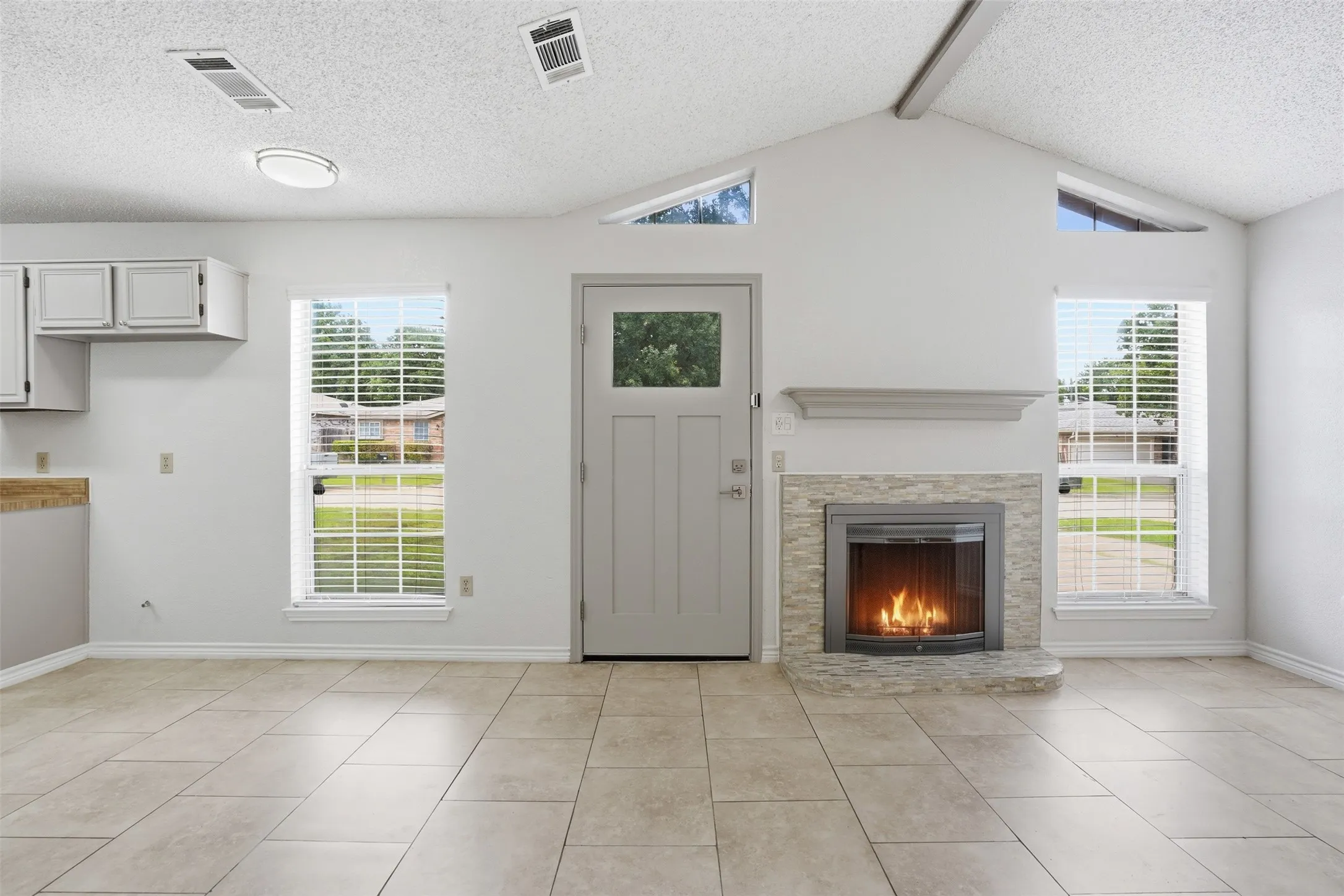 Single Family Residence For Rent in Tarrant County , 1122 Hidden Creek Drive, Mansfield, Texas 76063, 3 Bedroom, 2 Bathroom, 1 Garage spaces, 1,060 Sqft, built in 1988, mls#21303616, Real Estate Agent in Mansfield, Homes For Rent in Tarrant county, Homes For Rent in Mansfield, Realtor in Mansfield Texas, Real Estate Brokerage Independent Realty Texas, Luminita Cordes Realtor