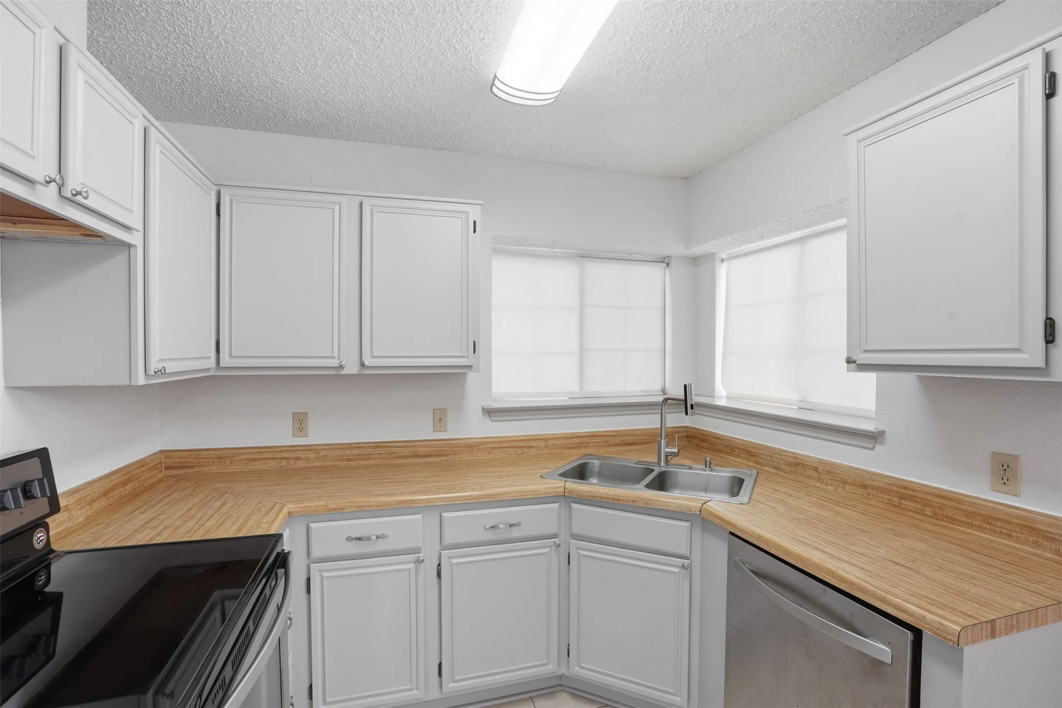 Single Family Residence For Rent in Tarrant County , 1122 Hidden Creek Drive, Mansfield, Texas 76063, 3 Bedroom, 2 Bathroom, 1 Garage spaces, 1,060 Sqft, built in 1988, mls#21303616, Real Estate Agent in Mansfield, Homes For Rent in Tarrant county, Homes For Rent in Mansfield, Realtor in Mansfield Texas, Real Estate Brokerage Independent Realty Texas, Luminita Cordes Realtor