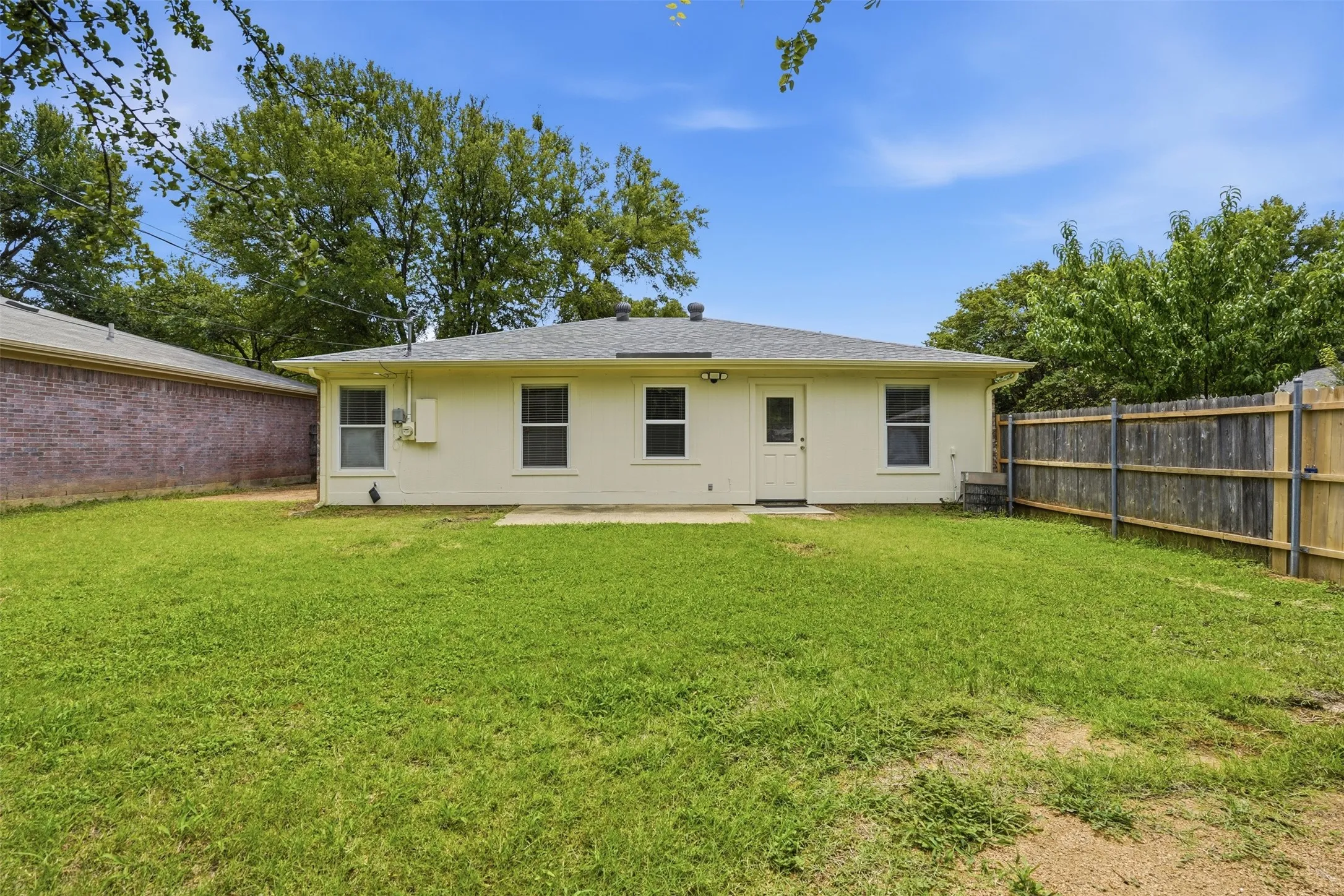 Single Family Residence For Rent in Tarrant County , 1122 Hidden Creek Drive, Mansfield, Texas 76063, 3 Bedroom, 2 Bathroom, 1 Garage spaces, 1,060 Sqft, built in 1988, mls#21303616, Real Estate Agent in Mansfield, Homes For Rent in Tarrant county, Homes For Rent in Mansfield, Realtor in Mansfield Texas, Real Estate Brokerage Independent Realty Texas, Luminita Cordes Realtor