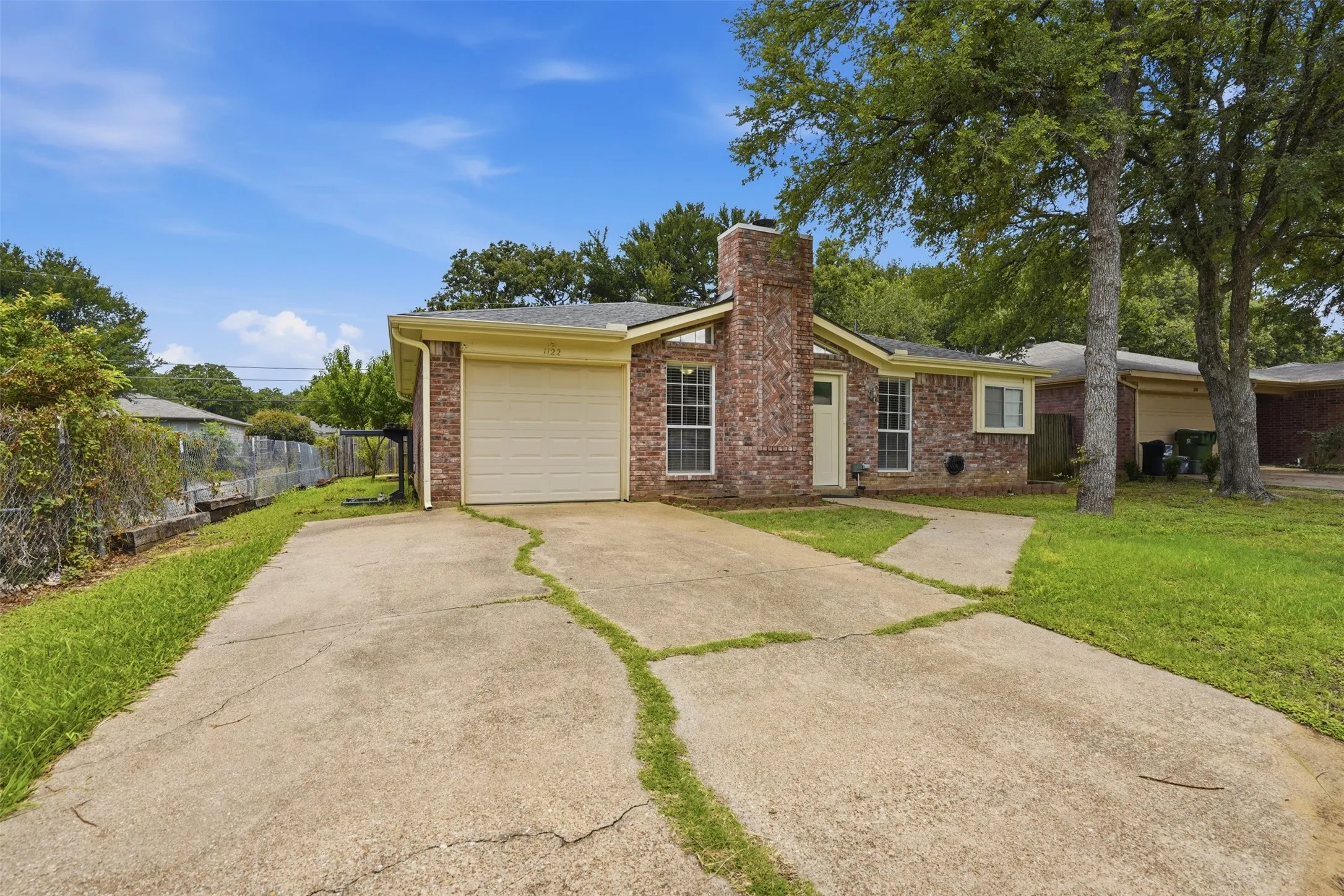 Single Family Residence For Rent in Tarrant County , 1122 Hidden Creek Drive, Mansfield, Texas 76063, 3 Bedroom, 2 Bathroom, 1 Garage spaces, 1,060 Sqft, built in 1988, mls#21303616, Real Estate Agent in Mansfield, Homes For Rent in Tarrant county, Homes For Rent in Mansfield, Realtor in Mansfield Texas, Real Estate Brokerage Independent Realty Texas, Luminita Cordes Realtor