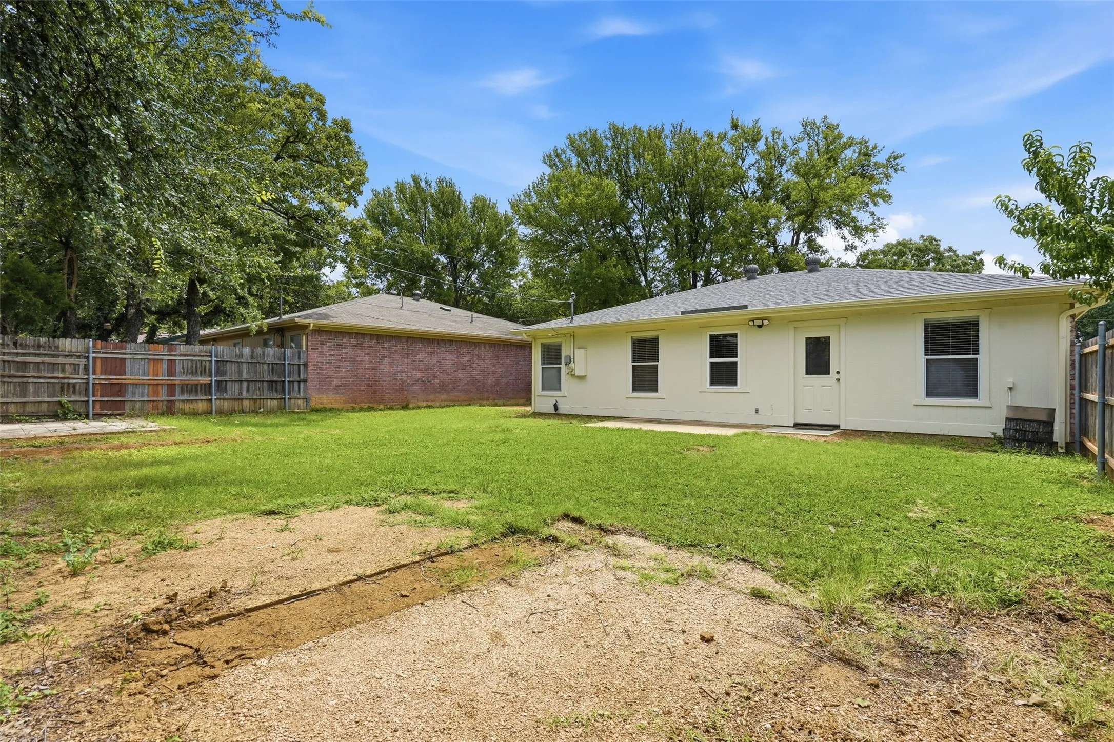 Single Family Residence For Rent in Tarrant County , 1122 Hidden Creek Drive, Mansfield, Texas 76063, 3 Bedroom, 2 Bathroom, 1 Garage spaces, 1,060 Sqft, built in 1988, mls#21303616, Real Estate Agent in Mansfield, Homes For Rent in Tarrant county, Homes For Rent in Mansfield, Realtor in Mansfield Texas, Real Estate Brokerage Independent Realty Texas, Luminita Cordes Realtor
