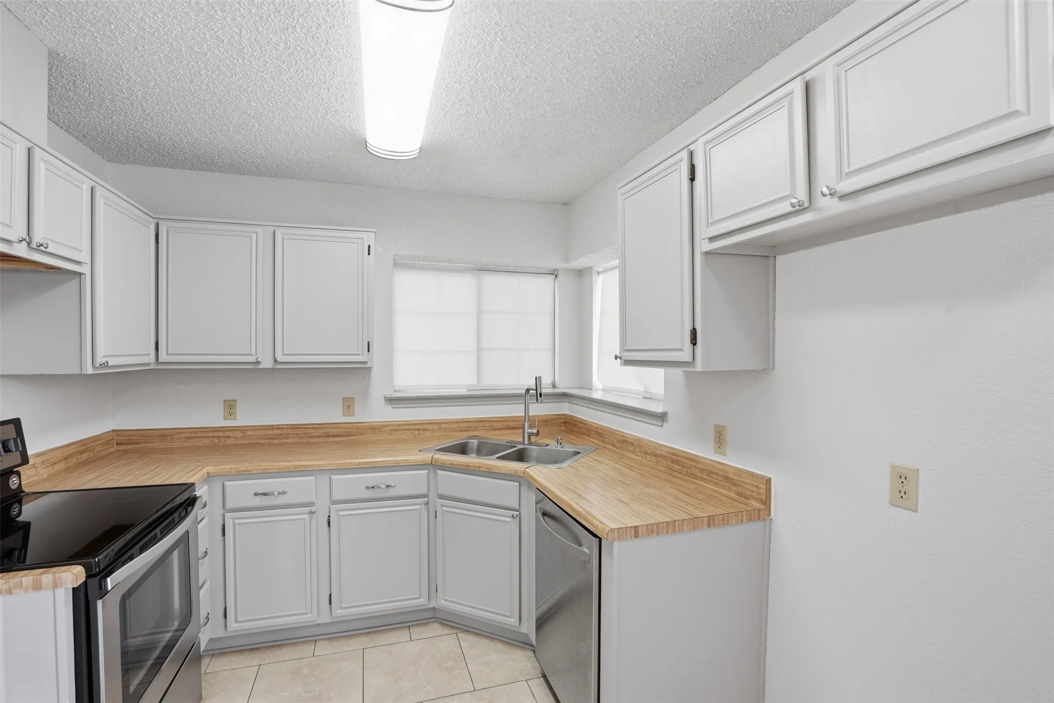 Single Family Residence For Rent in Tarrant County , 1122 Hidden Creek Drive, Mansfield, Texas 76063, 3 Bedroom, 2 Bathroom, 1 Garage spaces, 1,060 Sqft, built in 1988, mls#21303616, Real Estate Agent in Mansfield, Homes For Rent in Tarrant county, Homes For Rent in Mansfield, Realtor in Mansfield Texas, Real Estate Brokerage Independent Realty Texas, Luminita Cordes Realtor