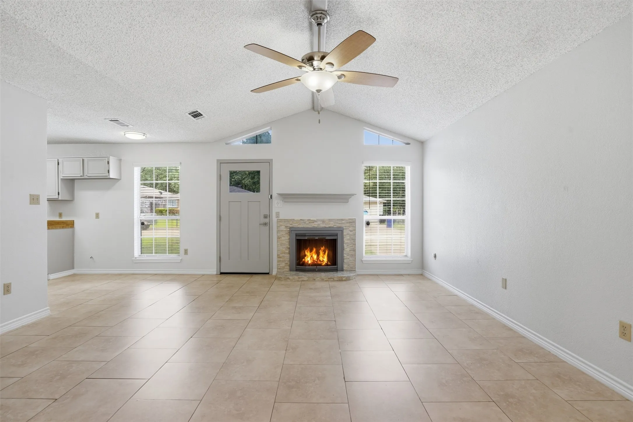 Single Family Residence For Rent in Tarrant County , 1122 Hidden Creek Drive, Mansfield, Texas 76063, 3 Bedroom, 2 Bathroom, 1 Garage spaces, 1,060 Sqft, built in 1988, mls#21303616, Real Estate Agent in Mansfield, Homes For Rent in Tarrant county, Homes For Rent in Mansfield, Realtor in Mansfield Texas, Real Estate Brokerage Independent Realty Texas, Luminita Cordes Realtor