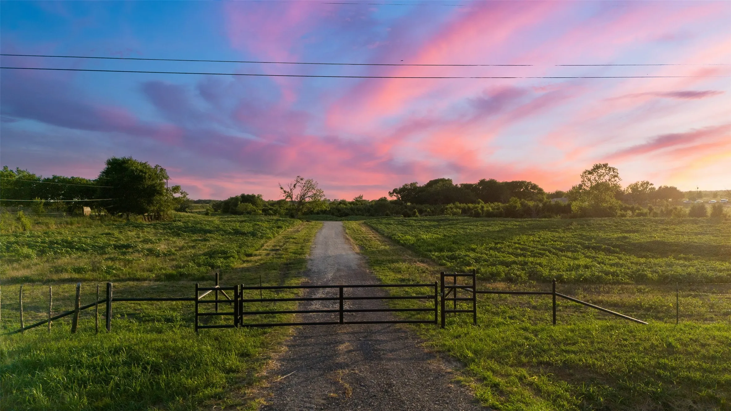 Farm For Sale in Mc Lennan County , 4864 S Hwy 77 Highway, Lorena, Texas 76655, 3 Bedroom, 2 Bathroom, 2 Garage spaces, 2,615 Sqft, built in 1980, mls#21291438, Real Estate Agent in Lorena, Homes For Sale in Mc Lennan county, Homes For Sale in Lorena, Realtor in Lorena Texas, Real Estate Brokerage Independent Realty Texas, Luminita Cordes Realtor