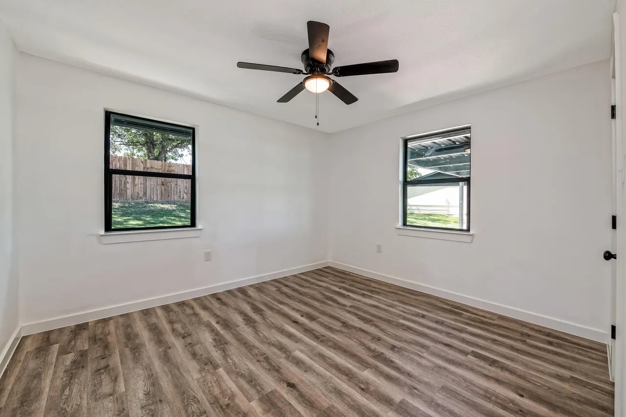 Farm For Sale in Mc Lennan County , 4864 S Hwy 77 Highway, Lorena, Texas 76655, 3 Bedroom, 2 Bathroom, 2 Garage spaces, 2,615 Sqft, built in 1980, mls#21291438, Real Estate Agent in Lorena, Homes For Sale in Mc Lennan county, Homes For Sale in Lorena, Realtor in Lorena Texas, Real Estate Brokerage Independent Realty Texas, Luminita Cordes Realtor