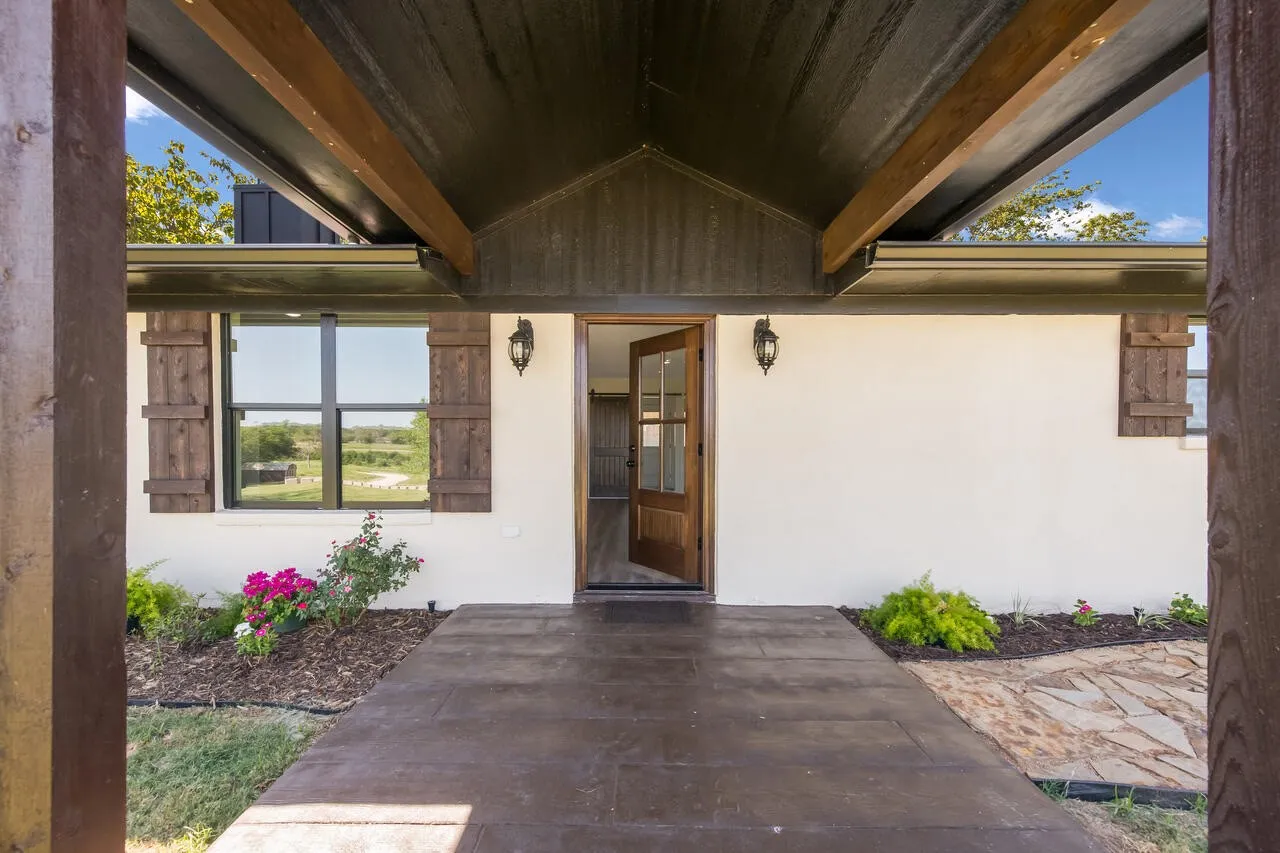 Farm For Sale in Mc Lennan County , 4864 S Hwy 77 Highway, Lorena, Texas 76655, 3 Bedroom, 2 Bathroom, 2 Garage spaces, 2,615 Sqft, built in 1980, mls#21291438, Real Estate Agent in Lorena, Homes For Sale in Mc Lennan county, Homes For Sale in Lorena, Realtor in Lorena Texas, Real Estate Brokerage Independent Realty Texas, Luminita Cordes Realtor
