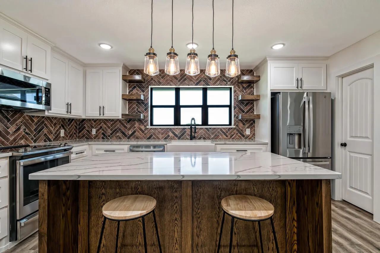 Farm For Sale in Mc Lennan County , 4864 S Hwy 77 Highway, Lorena, Texas 76655, 3 Bedroom, 2 Bathroom, 2 Garage spaces, 2,615 Sqft, built in 1980, mls#21291438, Real Estate Agent in Lorena, Homes For Sale in Mc Lennan county, Homes For Sale in Lorena, Realtor in Lorena Texas, Real Estate Brokerage Independent Realty Texas, Luminita Cordes Realtor