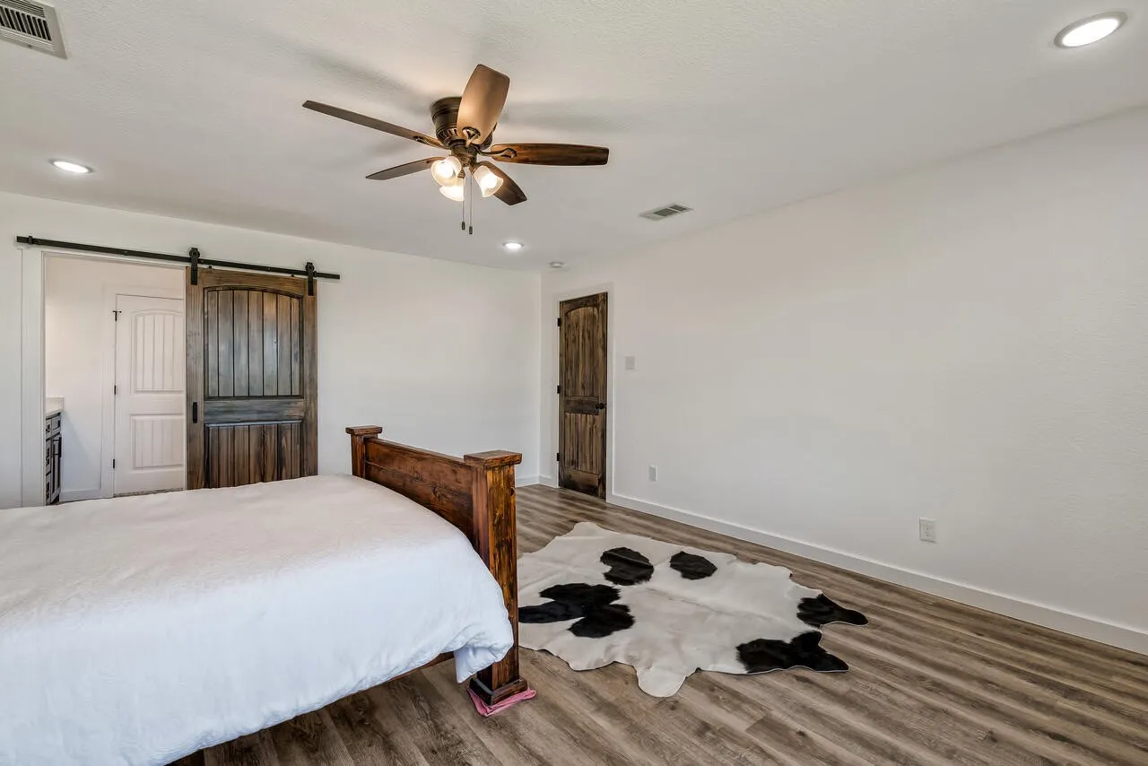 Farm For Sale in Mc Lennan County , 4864 S Hwy 77 Highway, Lorena, Texas 76655, 3 Bedroom, 2 Bathroom, 2 Garage spaces, 2,615 Sqft, built in 1980, mls#21291438, Real Estate Agent in Lorena, Homes For Sale in Mc Lennan county, Homes For Sale in Lorena, Realtor in Lorena Texas, Real Estate Brokerage Independent Realty Texas, Luminita Cordes Realtor