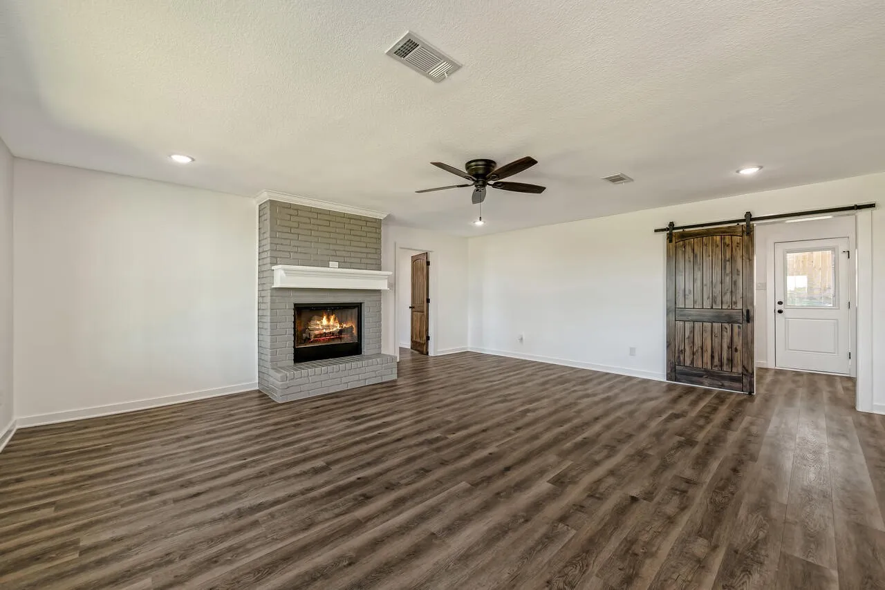 Farm For Sale in Mc Lennan County , 4864 S Hwy 77 Highway, Lorena, Texas 76655, 3 Bedroom, 2 Bathroom, 2 Garage spaces, 2,615 Sqft, built in 1980, mls#21291438, Real Estate Agent in Lorena, Homes For Sale in Mc Lennan county, Homes For Sale in Lorena, Realtor in Lorena Texas, Real Estate Brokerage Independent Realty Texas, Luminita Cordes Realtor