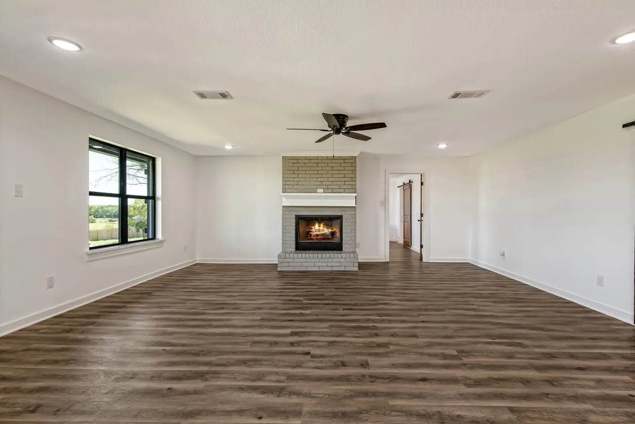 Farm For Sale in Mc Lennan County , 4864 S Hwy 77 Highway, Lorena, Texas 76655, 3 Bedroom, 2 Bathroom, 2 Garage spaces, 2,615 Sqft, built in 1980, mls#21291438, Real Estate Agent in Lorena, Homes For Sale in Mc Lennan county, Homes For Sale in Lorena, Realtor in Lorena Texas, Real Estate Brokerage Independent Realty Texas, Luminita Cordes Realtor