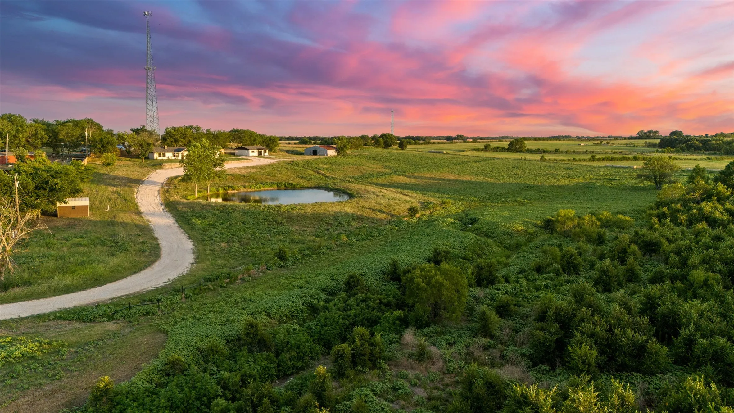 Farm For Sale in Mc Lennan County , 4864 S Hwy 77 Highway, Lorena, Texas 76655, 3 Bedroom, 2 Bathroom, 2 Garage spaces, 2,615 Sqft, built in 1980, mls#21291438, Real Estate Agent in Lorena, Homes For Sale in Mc Lennan county, Homes For Sale in Lorena, Realtor in Lorena Texas, Real Estate Brokerage Independent Realty Texas, Luminita Cordes Realtor