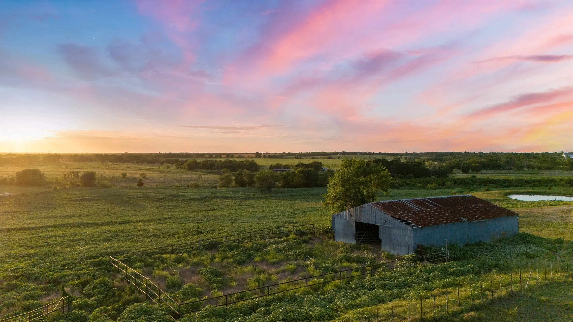 Farm For Sale in Mc Lennan County , 4864 S Hwy 77 Highway, Lorena, Texas 76655, 3 Bedroom, 2 Bathroom, 2 Garage spaces, 2,615 Sqft, built in 1980, mls#21291438, Real Estate Agent in Lorena, Homes For Sale in Mc Lennan county, Homes For Sale in Lorena, Realtor in Lorena Texas, Real Estate Brokerage Independent Realty Texas, Luminita Cordes Realtor