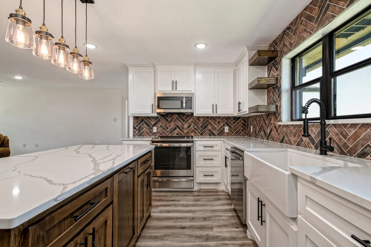Farm For Sale in Mc Lennan County , 4864 S Hwy 77 Highway, Lorena, Texas 76655, 3 Bedroom, 2 Bathroom, 2 Garage spaces, 2,615 Sqft, built in 1980, mls#21291438, Real Estate Agent in Lorena, Homes For Sale in Mc Lennan county, Homes For Sale in Lorena, Realtor in Lorena Texas, Real Estate Brokerage Independent Realty Texas, Luminita Cordes Realtor