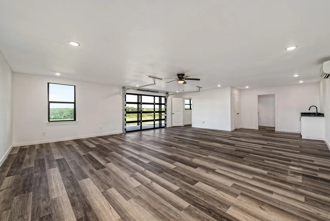 Farm For Sale in Mc Lennan County , 4864 S Hwy 77 Highway, Lorena, Texas 76655, 3 Bedroom, 2 Bathroom, 2 Garage spaces, 2,615 Sqft, built in 1980, mls#21291438, Real Estate Agent in Lorena, Homes For Sale in Mc Lennan county, Homes For Sale in Lorena, Realtor in Lorena Texas, Real Estate Brokerage Independent Realty Texas, Luminita Cordes Realtor