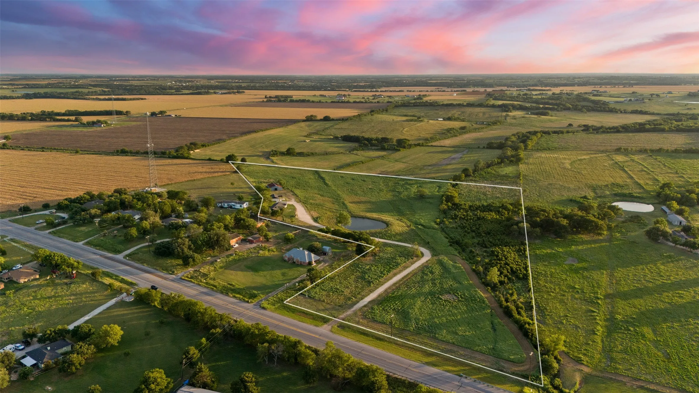 Farm For Sale in Mc Lennan County , 4864 S Hwy 77 Highway, Lorena, Texas 76655, 3 Bedroom, 2 Bathroom, 2 Garage spaces, 2,615 Sqft, built in 1980, mls#21291438, Real Estate Agent in Lorena, Homes For Sale in Mc Lennan county, Homes For Sale in Lorena, Realtor in Lorena Texas, Real Estate Brokerage Independent Realty Texas, Luminita Cordes Realtor