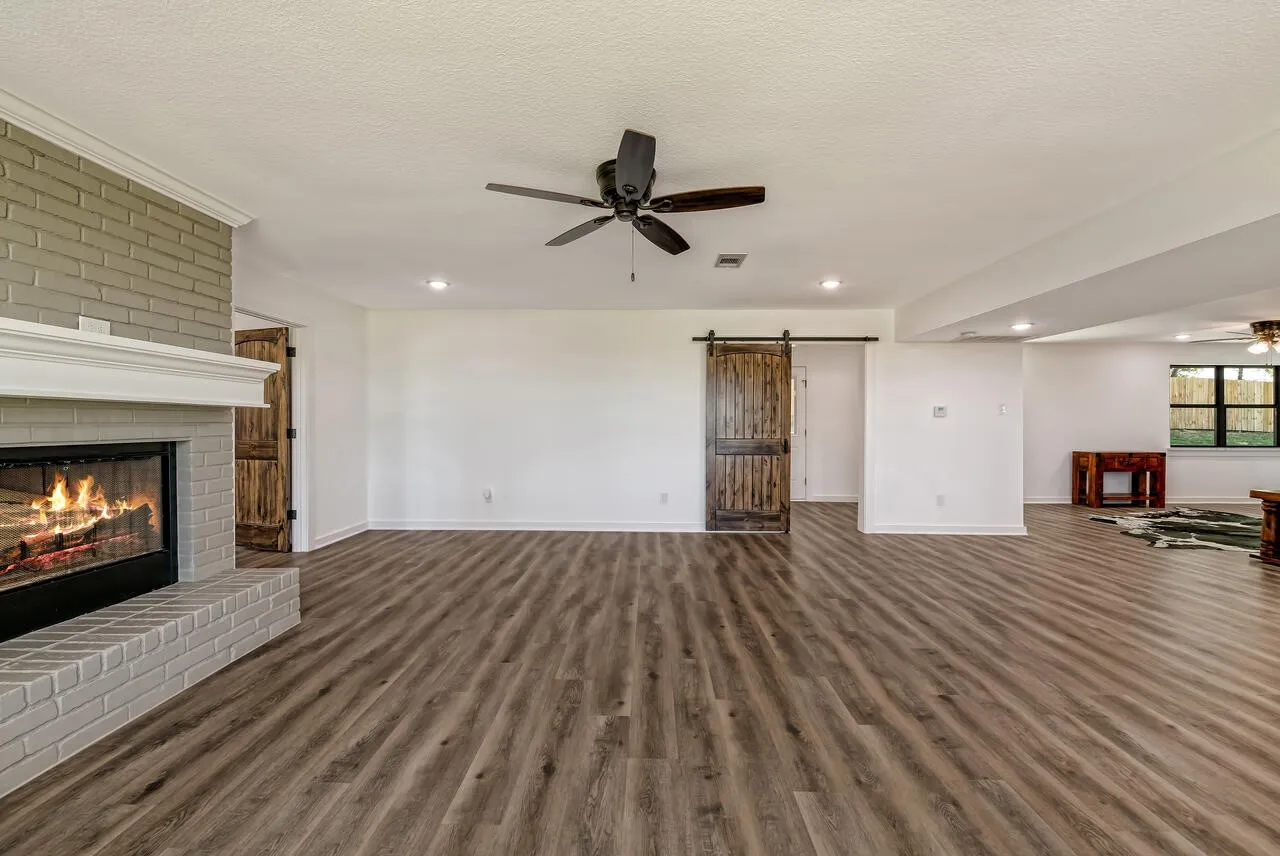 Farm For Sale in Mc Lennan County , 4864 S Hwy 77 Highway, Lorena, Texas 76655, 3 Bedroom, 2 Bathroom, 2 Garage spaces, 2,615 Sqft, built in 1980, mls#21291438, Real Estate Agent in Lorena, Homes For Sale in Mc Lennan county, Homes For Sale in Lorena, Realtor in Lorena Texas, Real Estate Brokerage Independent Realty Texas, Luminita Cordes Realtor