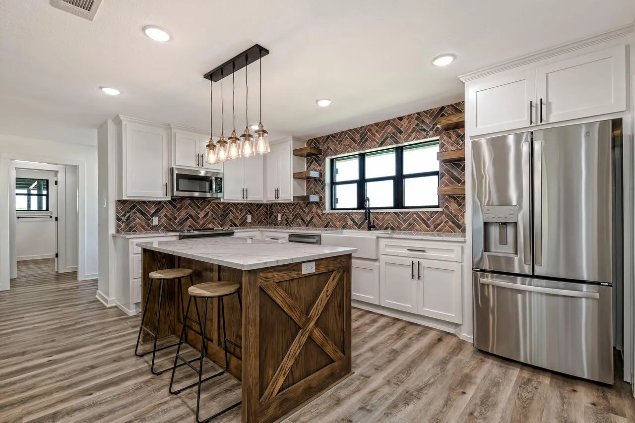 Farm For Sale in Mc Lennan County , 4864 S Hwy 77 Highway, Lorena, Texas 76655, 3 Bedroom, 2 Bathroom, 2 Garage spaces, 2,615 Sqft, built in 1980, mls#21291438, Real Estate Agent in Lorena, Homes For Sale in Mc Lennan county, Homes For Sale in Lorena, Realtor in Lorena Texas, Real Estate Brokerage Independent Realty Texas, Luminita Cordes Realtor