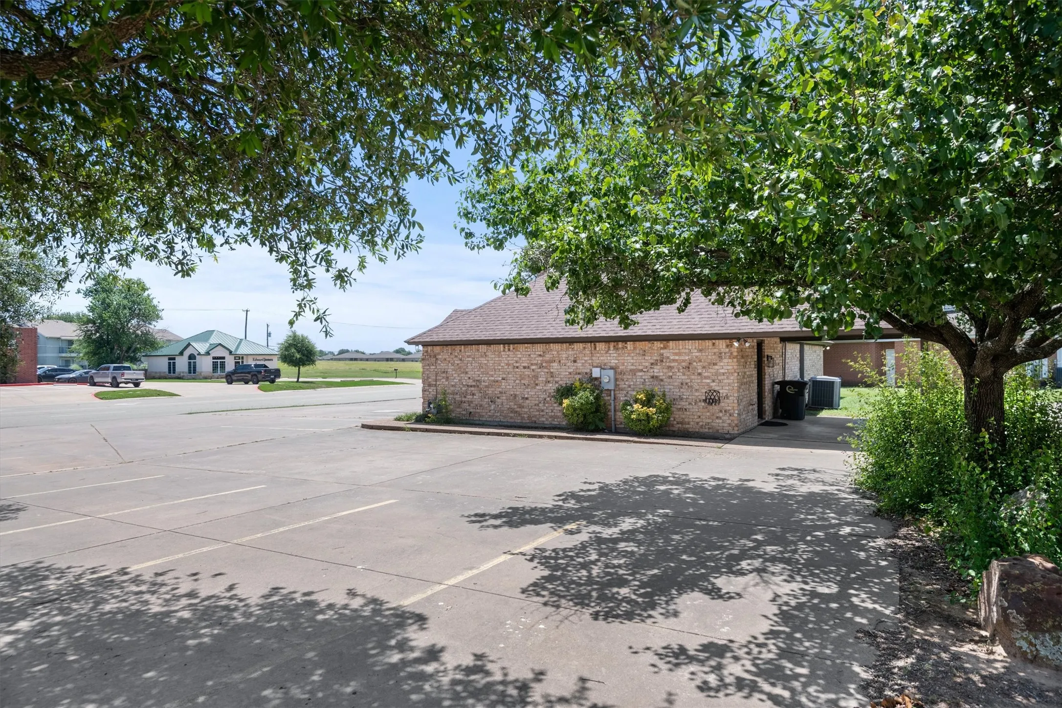 Office For Sale in Johnson County , 603 N Nolan River Road, Cleburne, Texas 76033, 0, 0, Garage spaces, 0 Sqft, built in 1995, mls#21301959, Real Estate Agent in Cleburne, Homes For Sale in Johnson county, Homes For Sale in Cleburne, Realtor in Cleburne Texas, Real Estate Brokerage Independent Realty Texas, Luminita Cordes Realtor