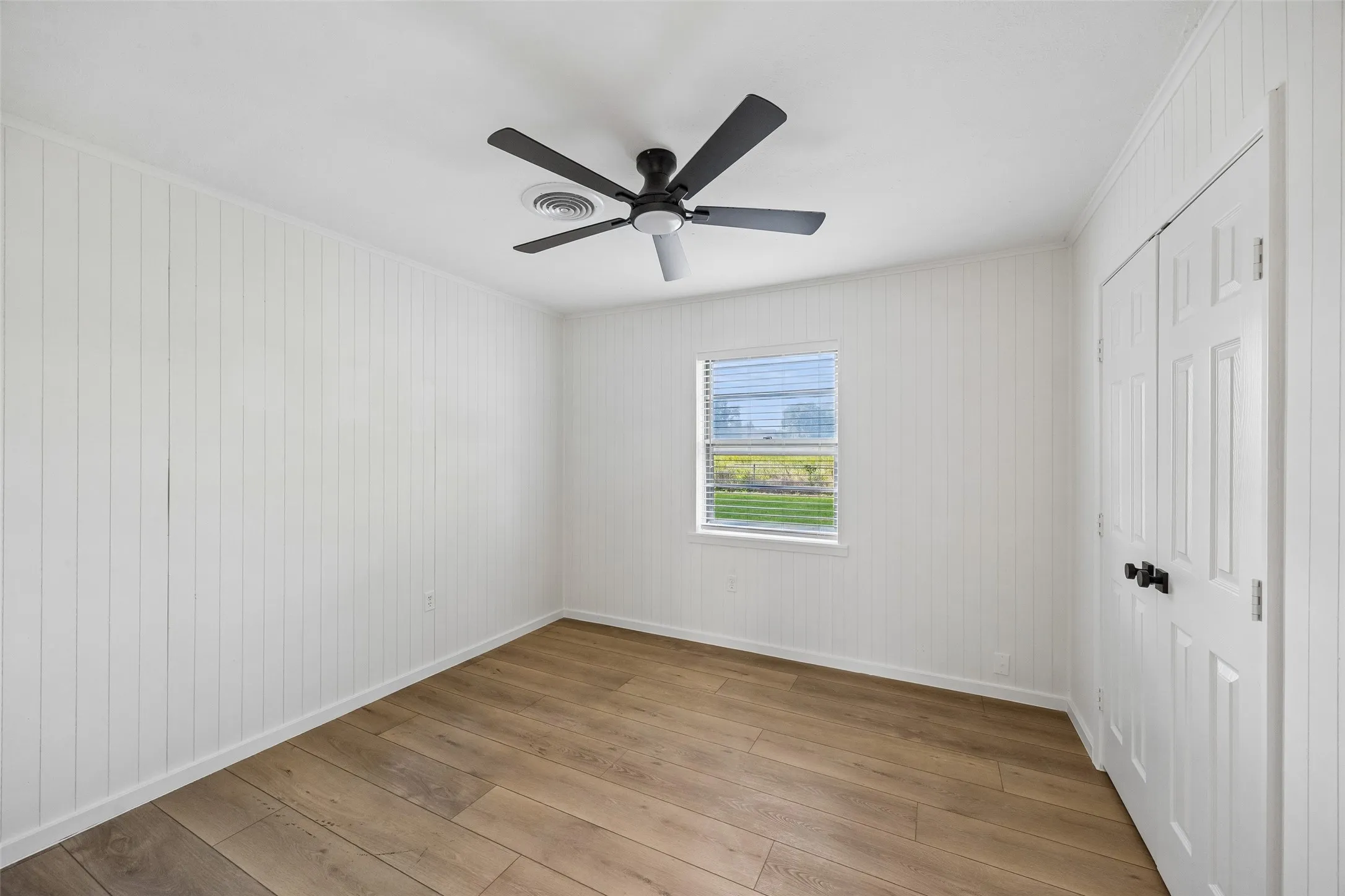 Single Family Residence For Sale in Grayson County , 104 E Oak Street, Gunter, Texas 75058, 3 Bedroom, 1 Bathroom, 1 Garage spaces, 1,176 Sqft, built in 1969, mls#21303574, Real Estate Agent in Gunter, Homes For Sale in Grayson county, Homes For Sale in Gunter, Realtor in Gunter Texas, Real Estate Brokerage Independent Realty Texas, Luminita Cordes Realtor
