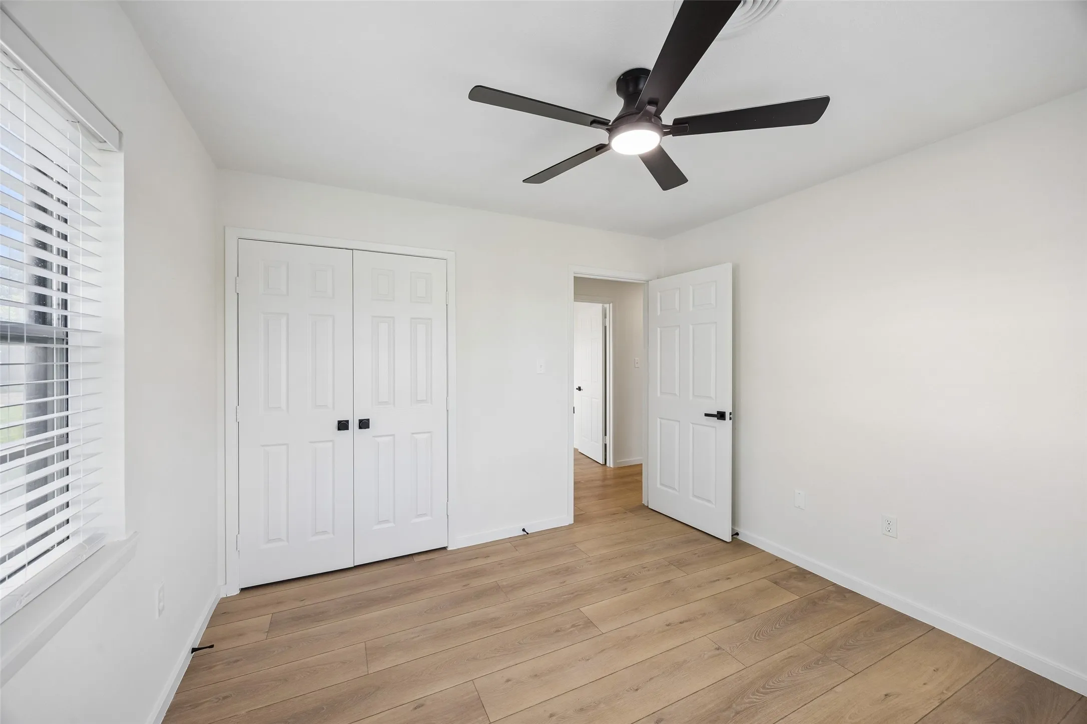 Single Family Residence For Sale in Grayson County , 104 E Oak Street, Gunter, Texas 75058, 3 Bedroom, 1 Bathroom, 1 Garage spaces, 1,176 Sqft, built in 1969, mls#21303574, Real Estate Agent in Gunter, Homes For Sale in Grayson county, Homes For Sale in Gunter, Realtor in Gunter Texas, Real Estate Brokerage Independent Realty Texas, Luminita Cordes Realtor