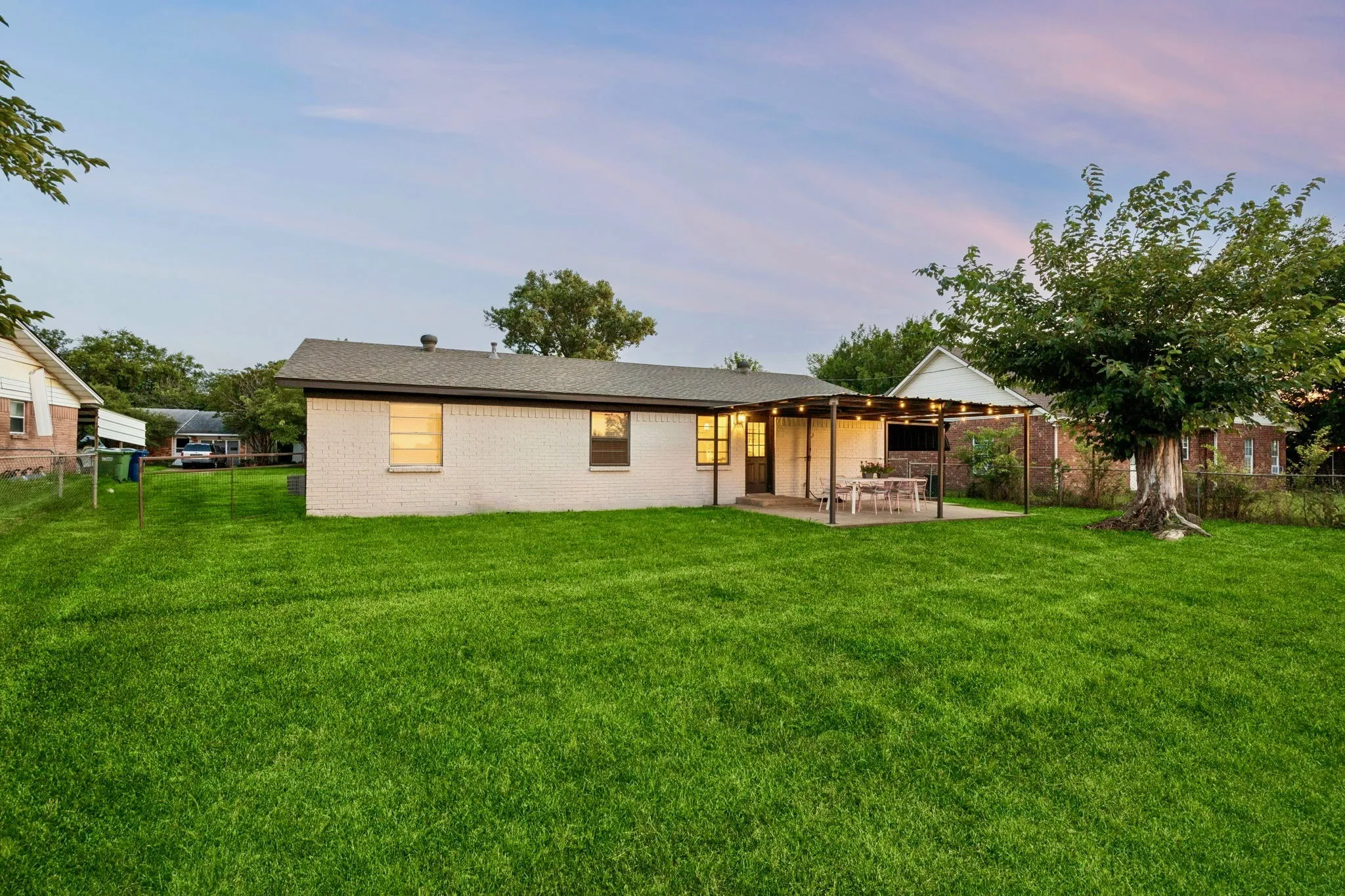 Single Family Residence For Sale in Grayson County , 104 E Oak Street, Gunter, Texas 75058, 3 Bedroom, 1 Bathroom, 1 Garage spaces, 1,176 Sqft, built in 1969, mls#21303574, Real Estate Agent in Gunter, Homes For Sale in Grayson county, Homes For Sale in Gunter, Realtor in Gunter Texas, Real Estate Brokerage Independent Realty Texas, Luminita Cordes Realtor