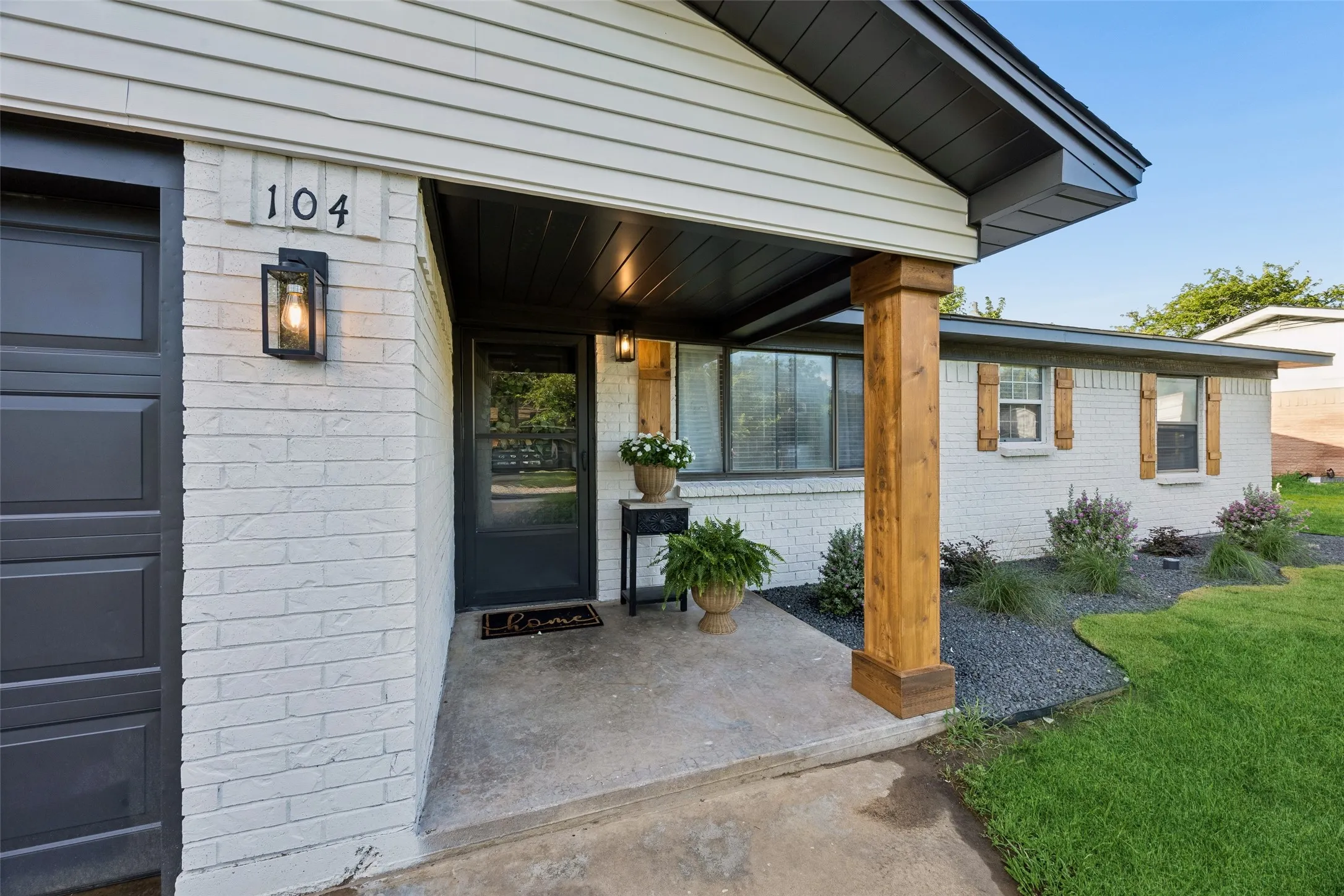 Single Family Residence For Sale in Grayson County , 104 E Oak Street, Gunter, Texas 75058, 3 Bedroom, 1 Bathroom, 1 Garage spaces, 1,176 Sqft, built in 1969, mls#21303574, Real Estate Agent in Gunter, Homes For Sale in Grayson county, Homes For Sale in Gunter, Realtor in Gunter Texas, Real Estate Brokerage Independent Realty Texas, Luminita Cordes Realtor