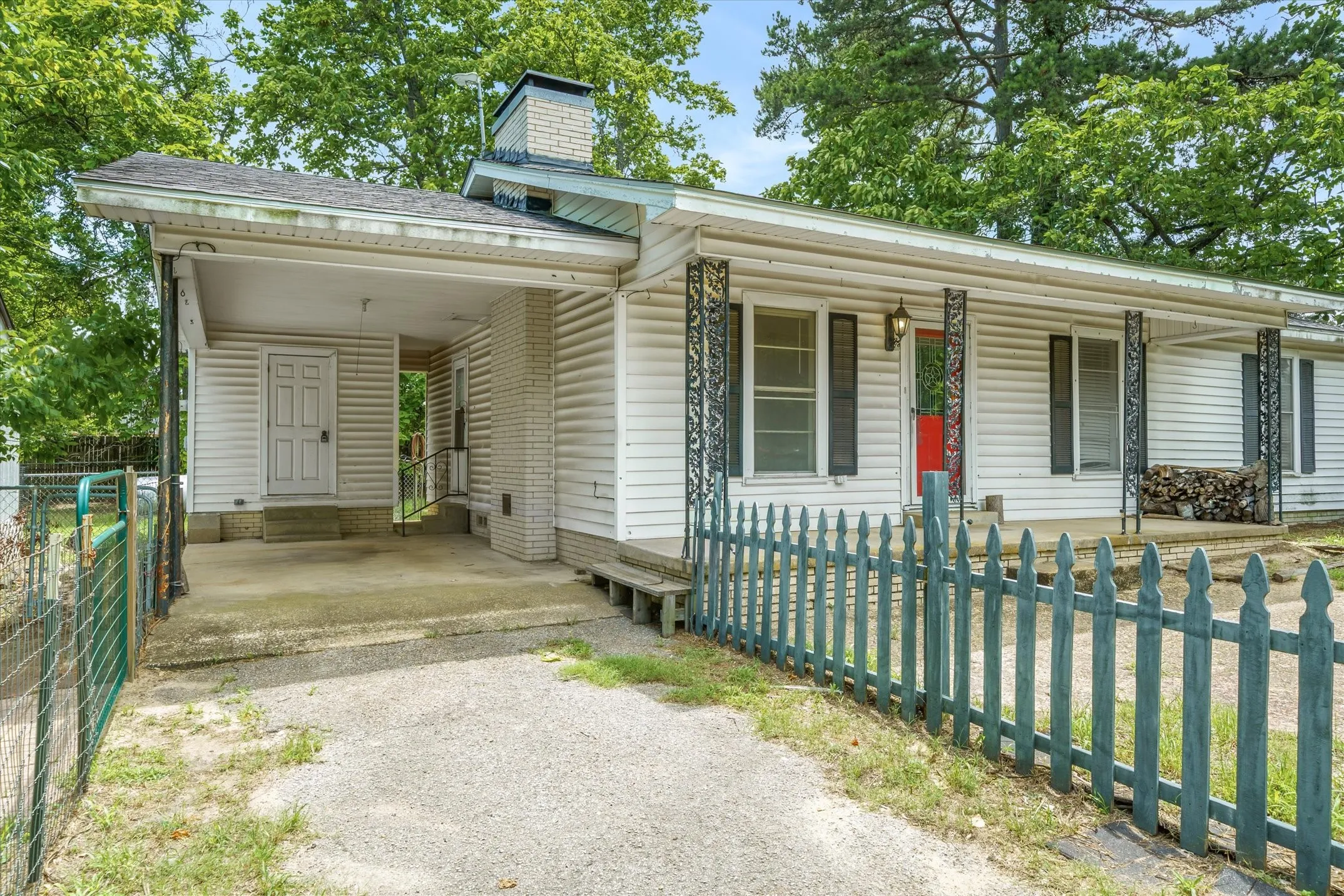 Single Family Residence For Sale in Van Zandt County , 22229 State Highway 64, Canton, Texas 75103, 2 Bedroom, 1 Bathroom, Garage spaces, 1,189 Sqft, built in 1967, mls#21303638, Real Estate Agent in Canton, Homes For Sale in Van Zandt county, Homes For Sale in Canton, Realtor in Canton Texas, Real Estate Brokerage Independent Realty Texas, Luminita Cordes Realtor