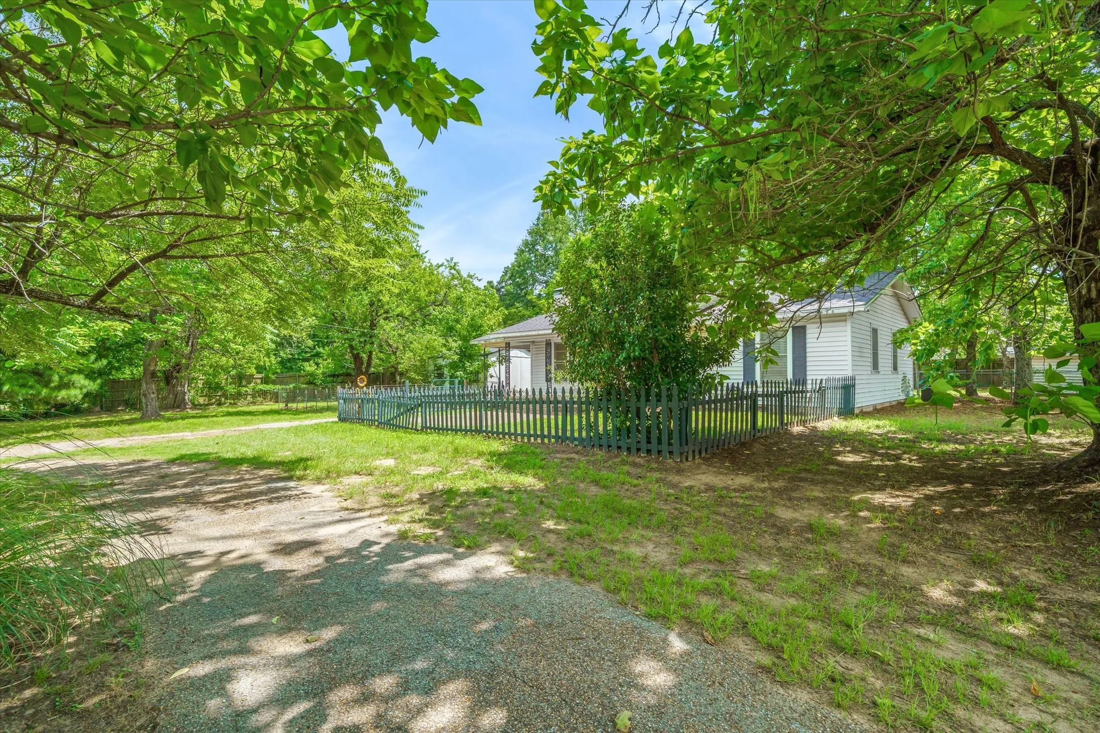 Single Family Residence For Sale in Van Zandt County , 22229 State Highway 64, Canton, Texas 75103, 2 Bedroom, 1 Bathroom, Garage spaces, 1,189 Sqft, built in 1967, mls#21303638, Real Estate Agent in Canton, Homes For Sale in Van Zandt county, Homes For Sale in Canton, Realtor in Canton Texas, Real Estate Brokerage Independent Realty Texas, Luminita Cordes Realtor
